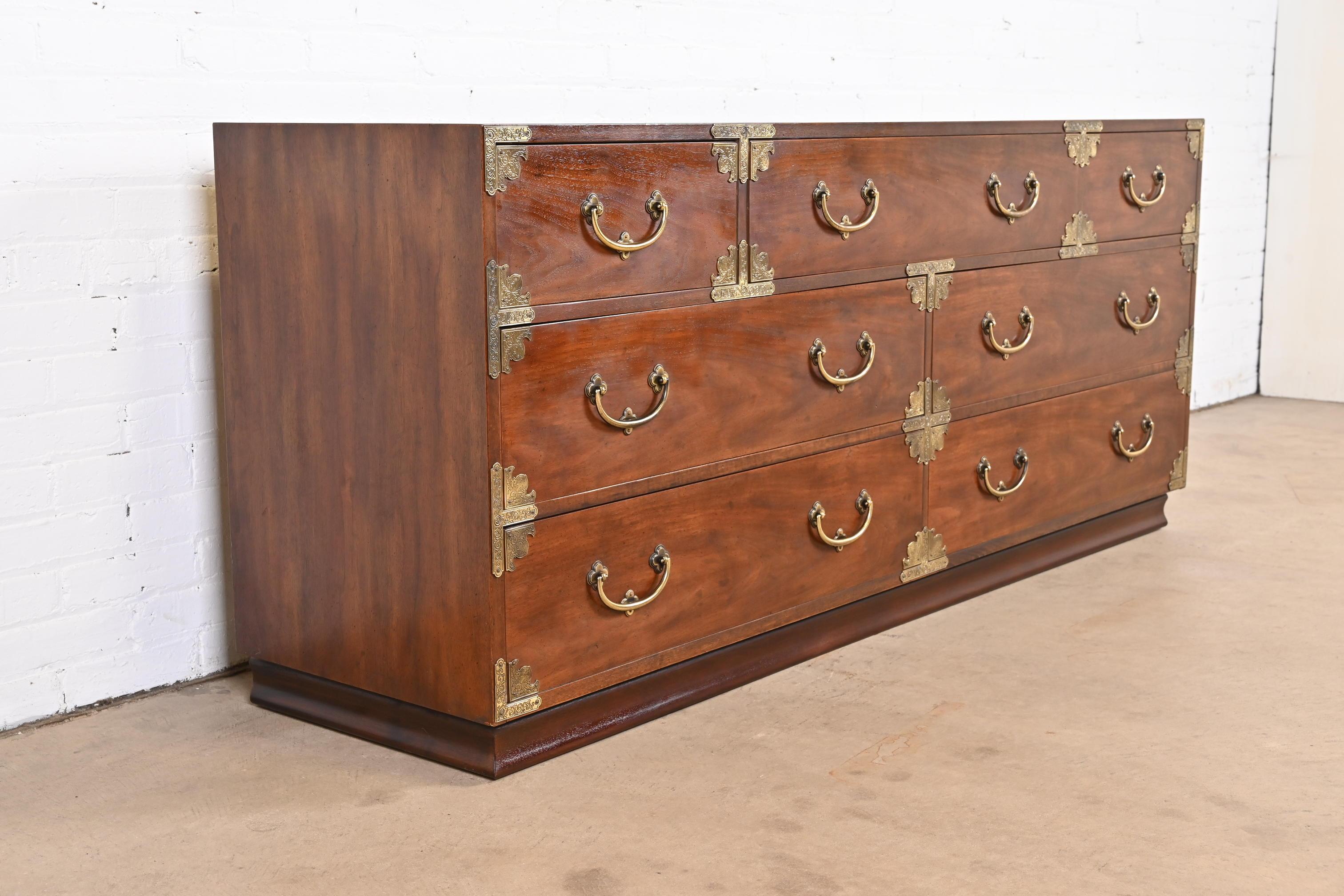 Henredon Hollywood Regency Chinoiserie Mahogany and Brass Dresser or Credenza In Good Condition In South Bend, IN