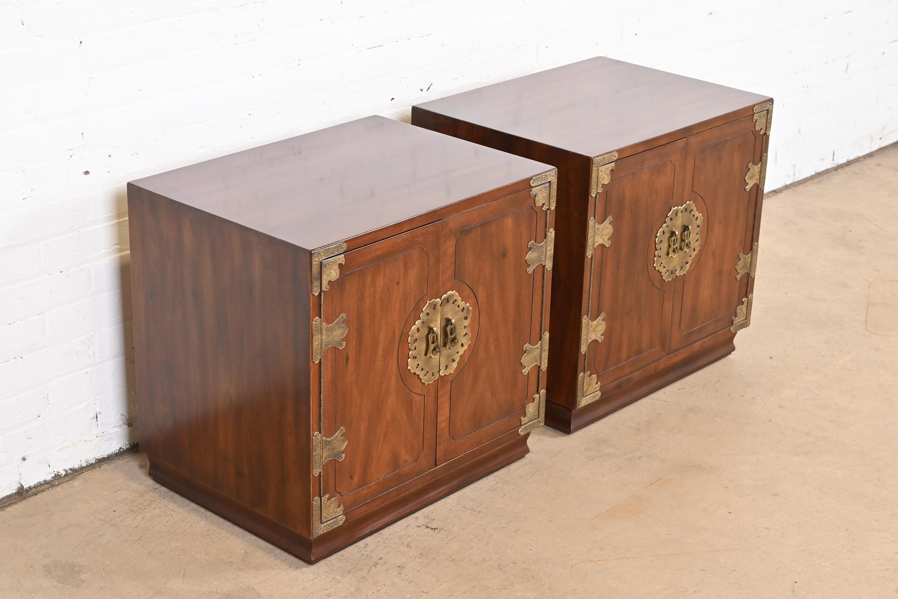 Late 20th Century Henredon Hollywood Regency Chinoiserie Mahogany and Brass Nightstands, Pair