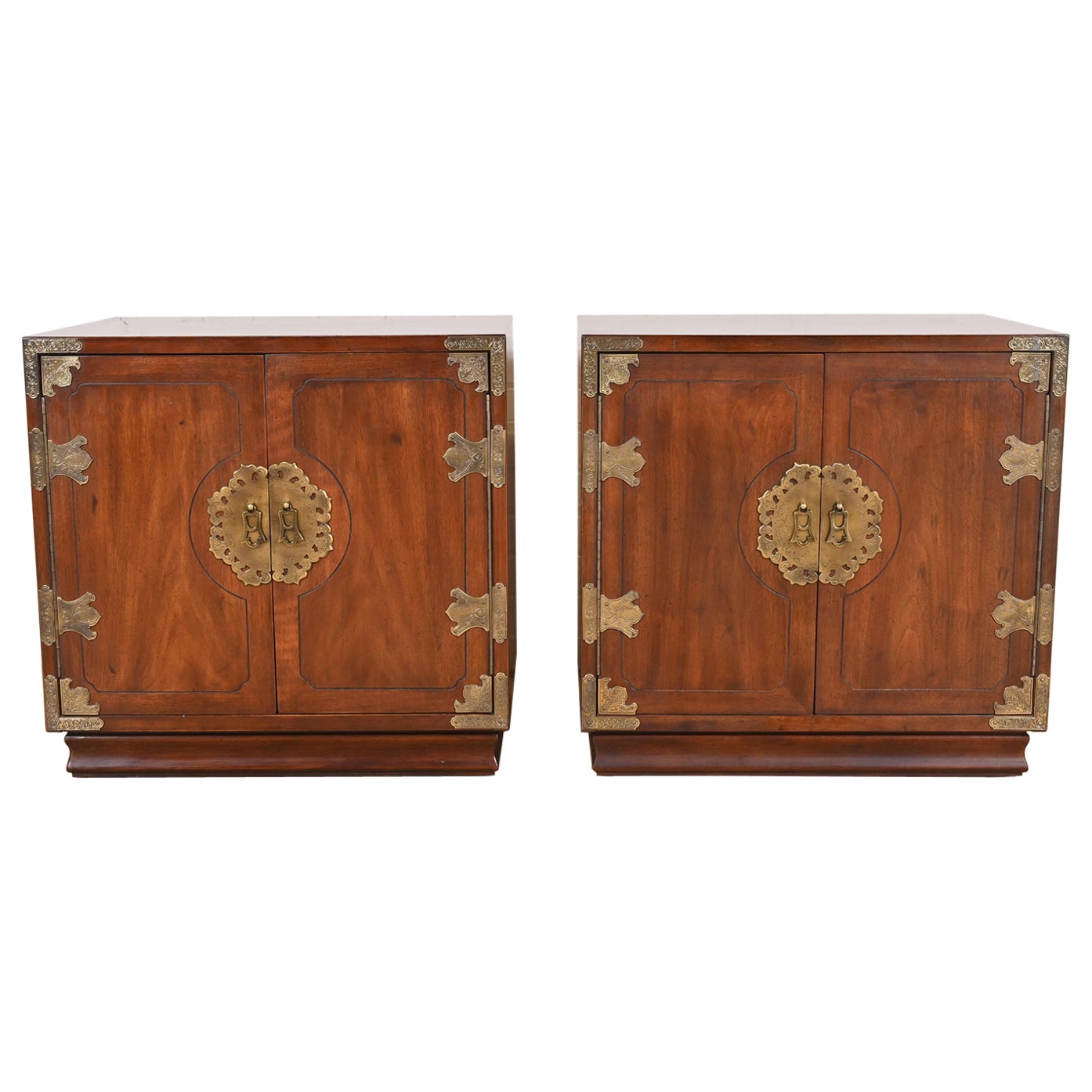 Henredon Hollywood Regency Chinoiserie Mahogany and Brass Nightstands, Pair