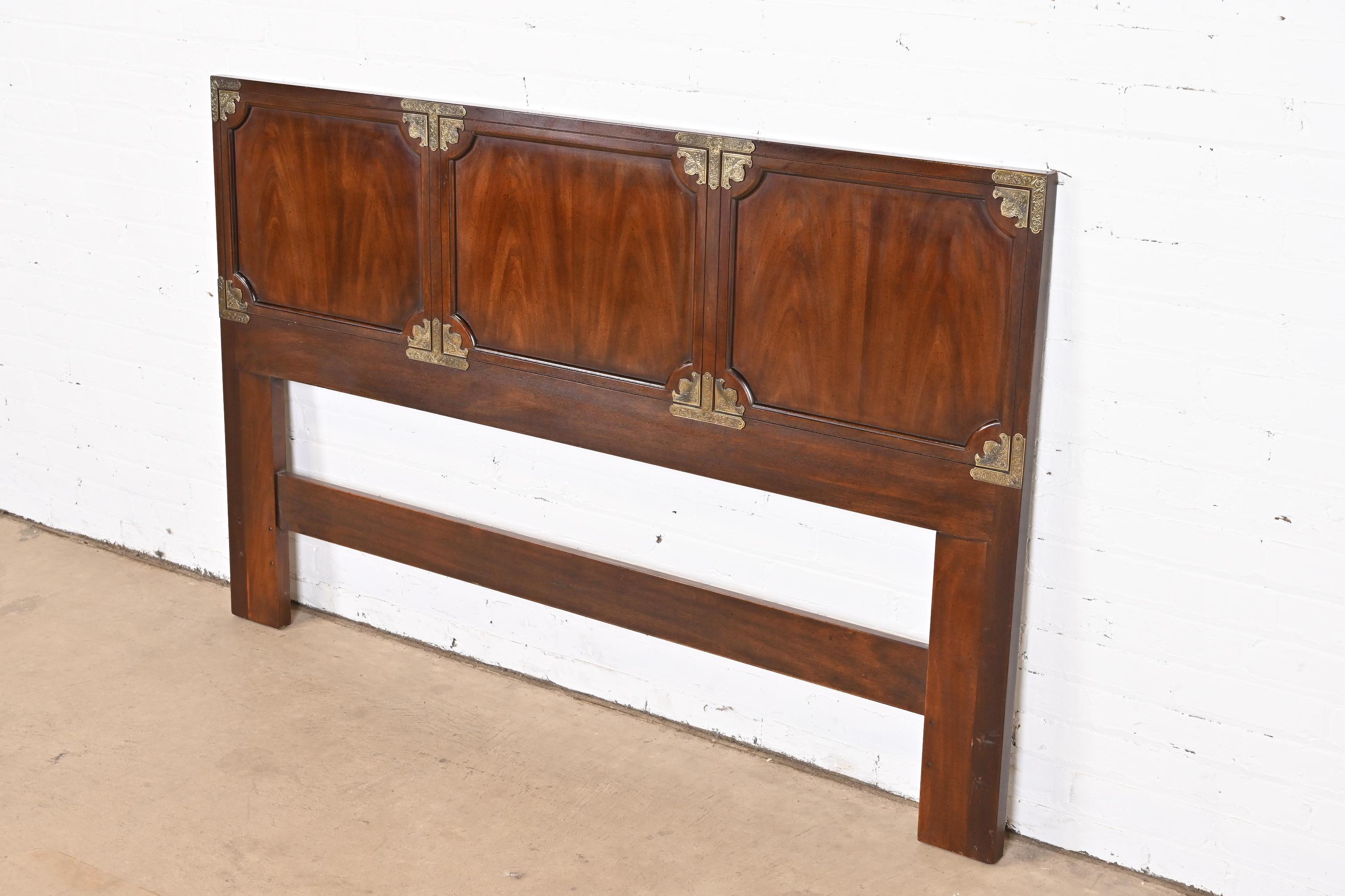 An exceptional mid-century Hollywood Regency Chinoiserie queen size headboard

By Henredon

USA, Circa 1970s

Mahogany, with Asian-inspired brass hardware and accents.

Measures: 60