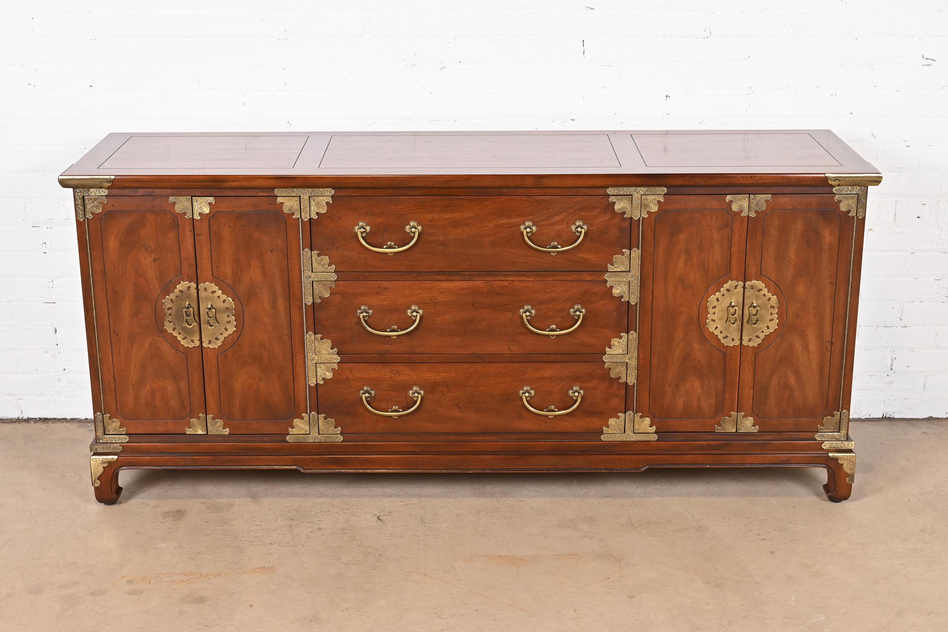 A gorgeous mid-century modern Hollywood Regency Chinoiserie credenza, sideboard, or dresser

By Henredon

USA, Circa 1970s

Mahogany, with original Asian-inspired brass hardware.

Measures: 71
