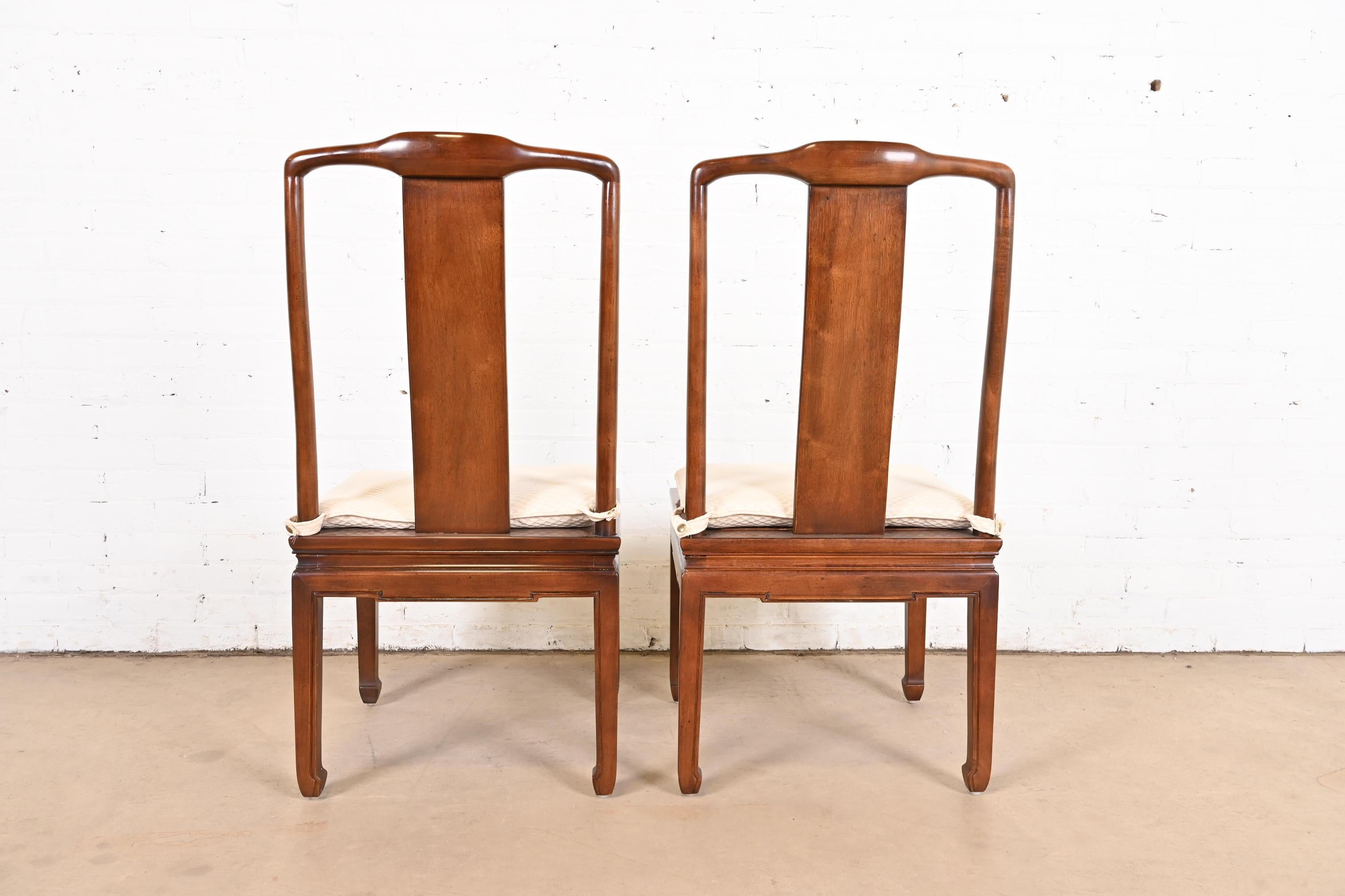 Paire de chaises de salle à manger Henredon Hollywood Regency Chinoiserie sculptée en acajou en vente 3