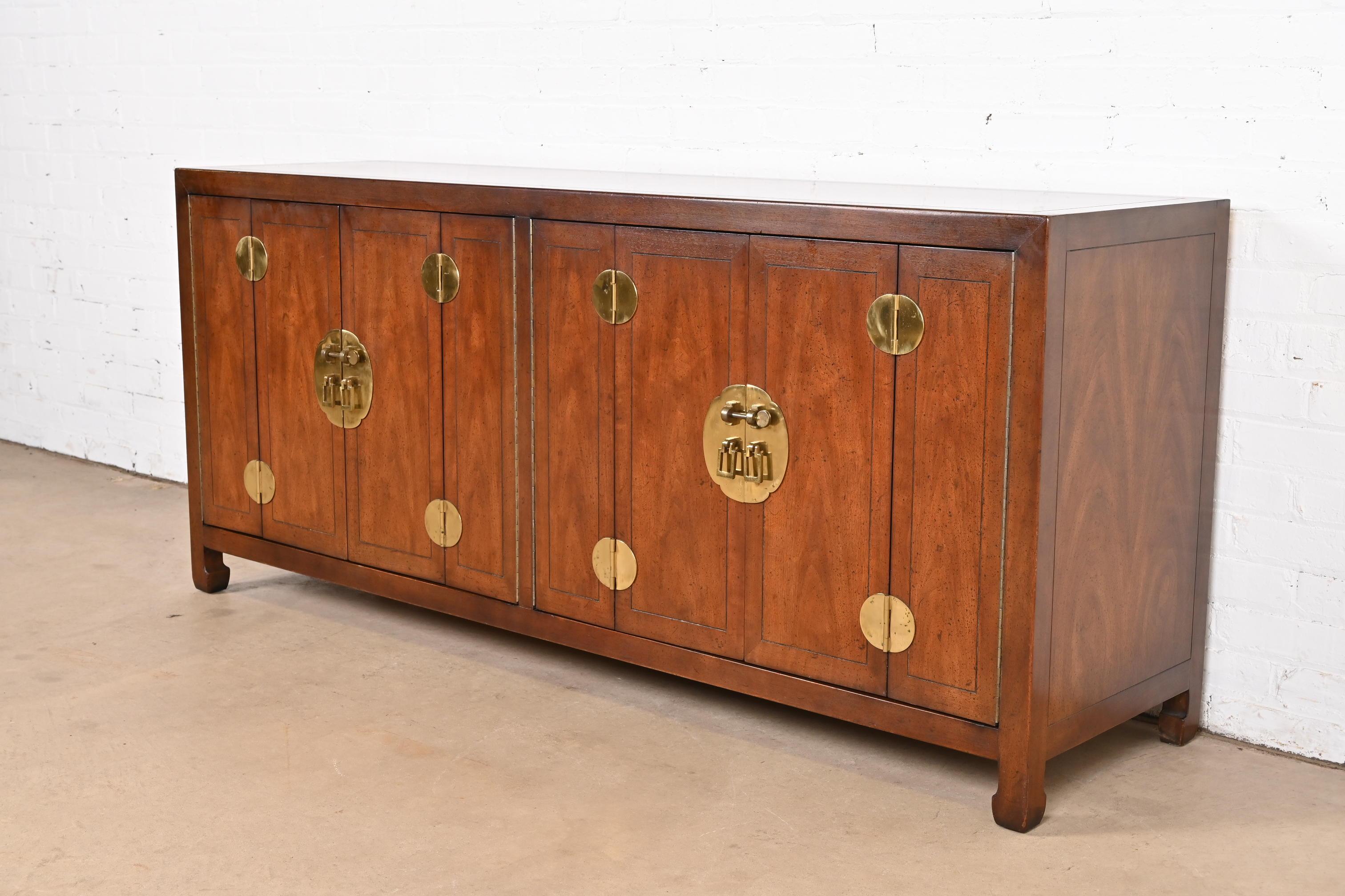 Henredon Hollywood Regency Chinoiserie Walnut and Brass Sideboard Credenza In Good Condition For Sale In South Bend, IN