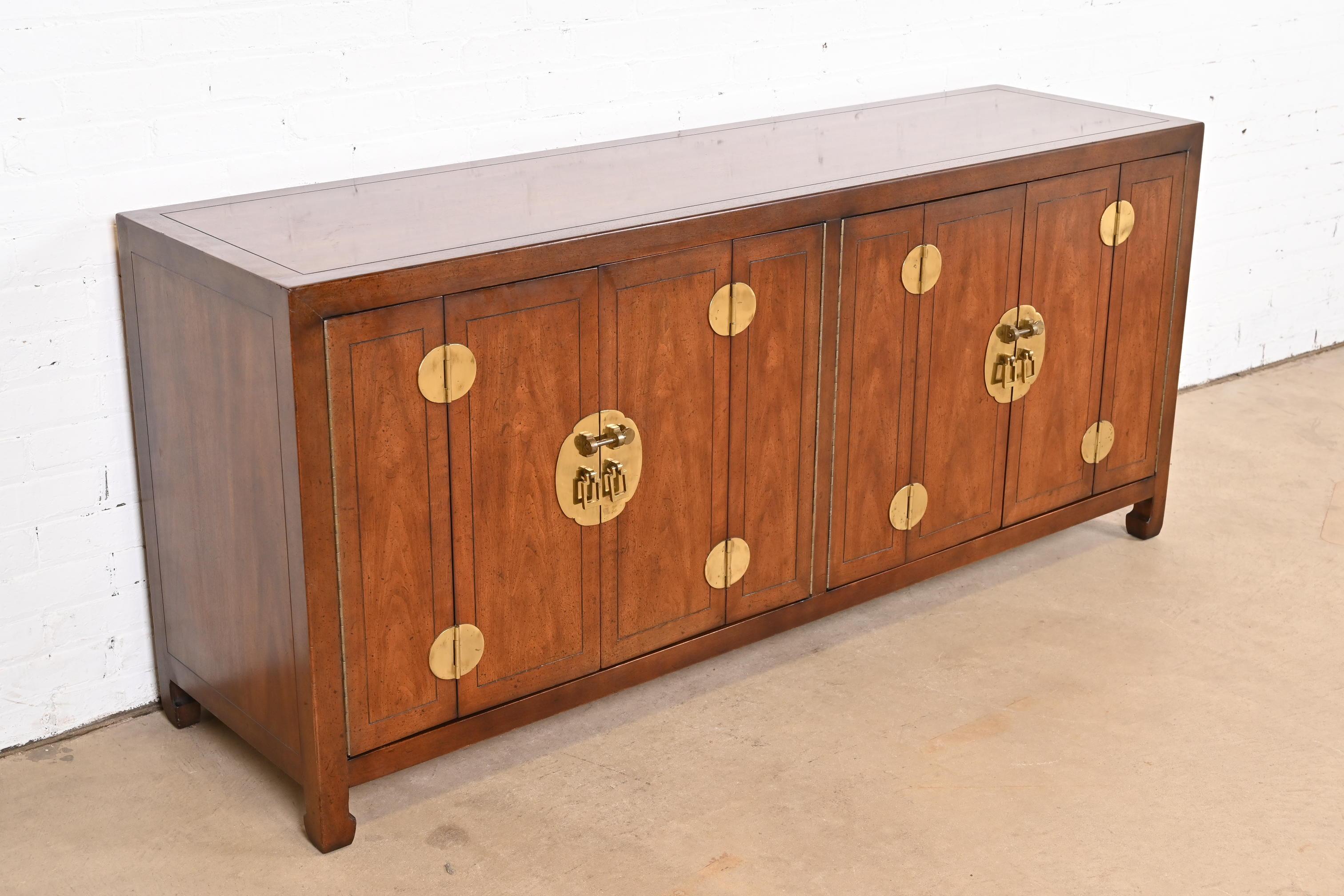 Late 20th Century Henredon Hollywood Regency Chinoiserie Walnut and Brass Sideboard Credenza For Sale