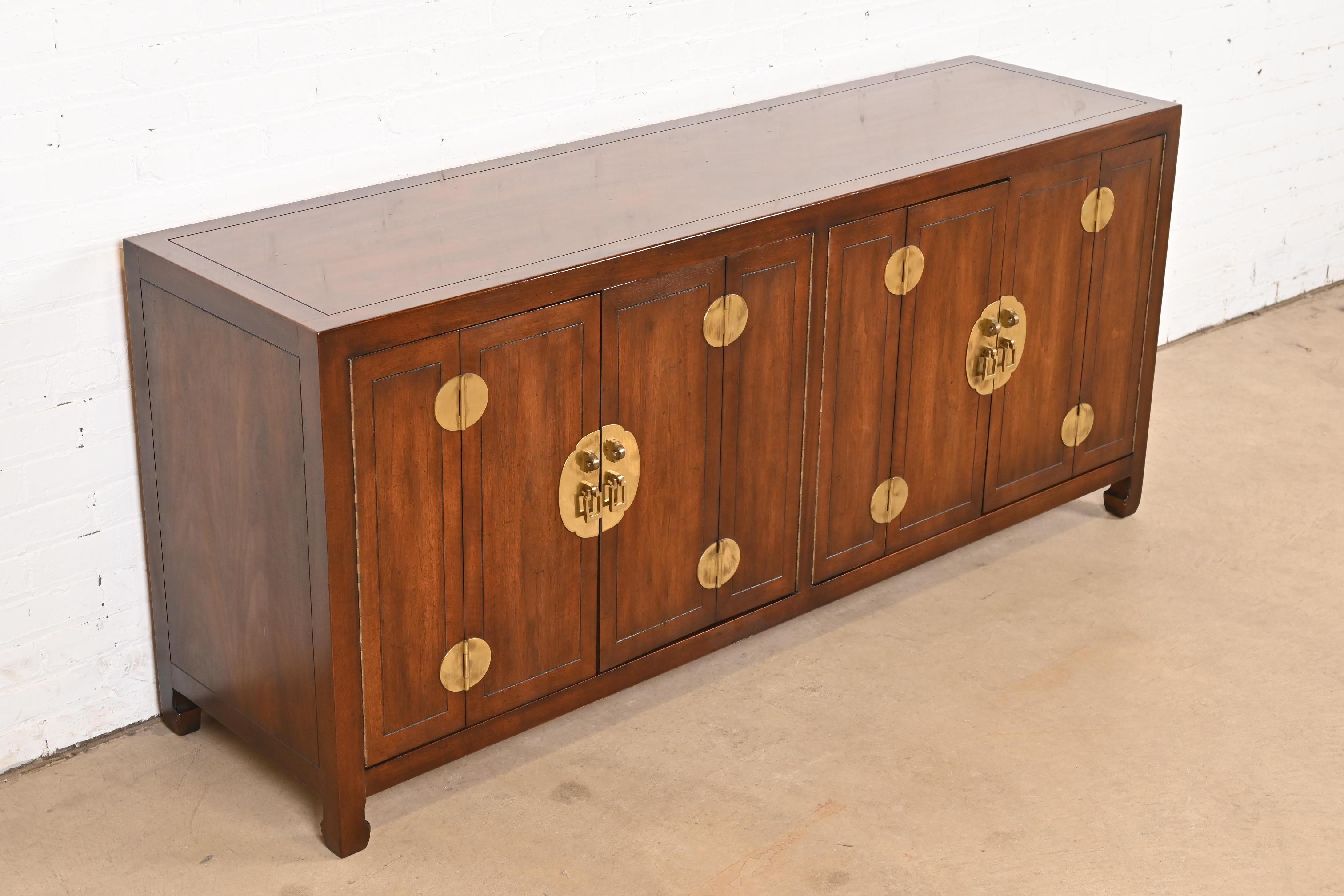 Late 20th Century Henredon Hollywood Regency Chinoiserie Walnut and Brass Sideboard Credenza For Sale