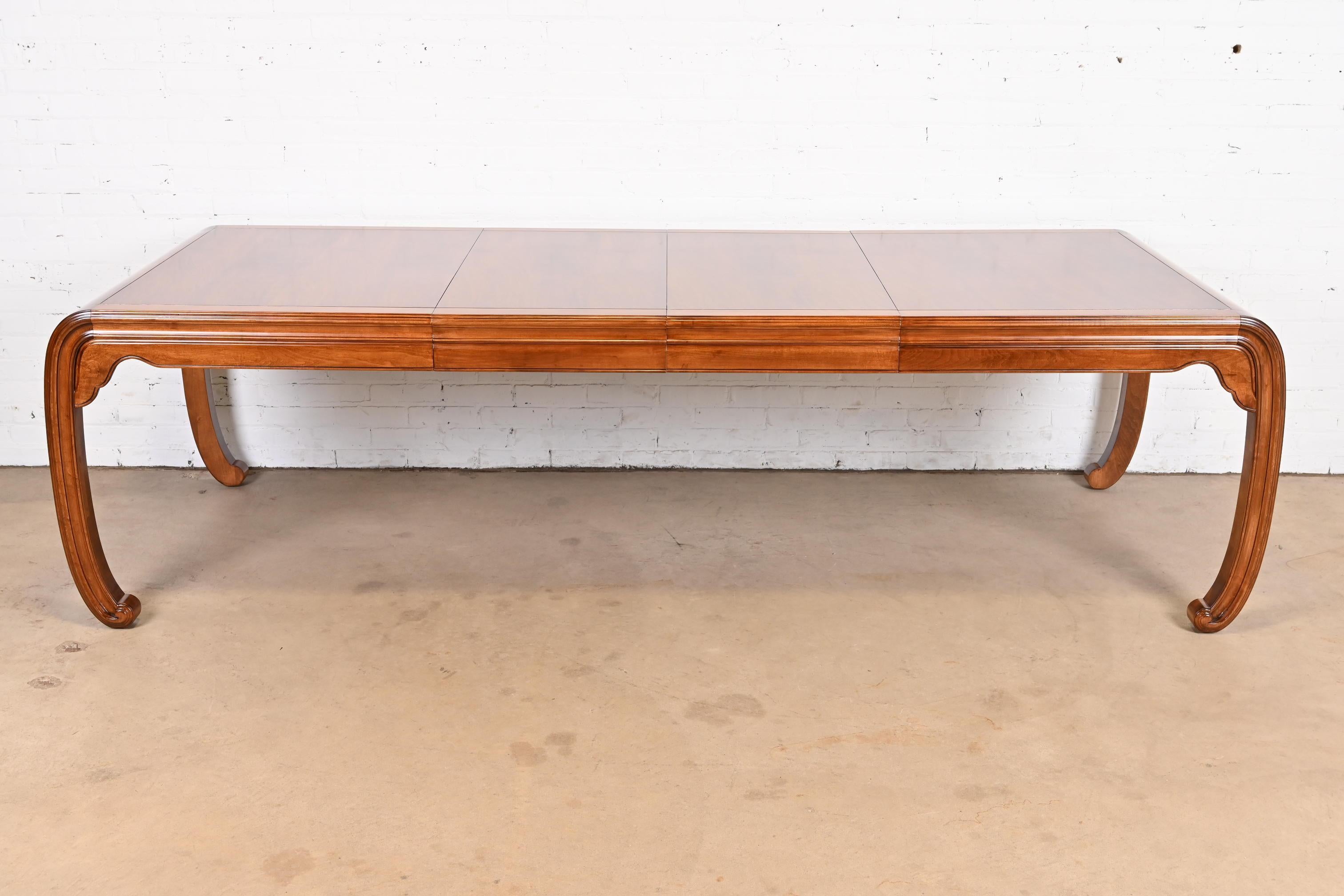 A gorgeous mid-century modern Hollywood Regency Chinoiserie style extension dining table

By Henredon

USA, Circa 1970s

Gorgeous figured banded walnut, with Asian-inspired carved legs.

Measures: 67.5