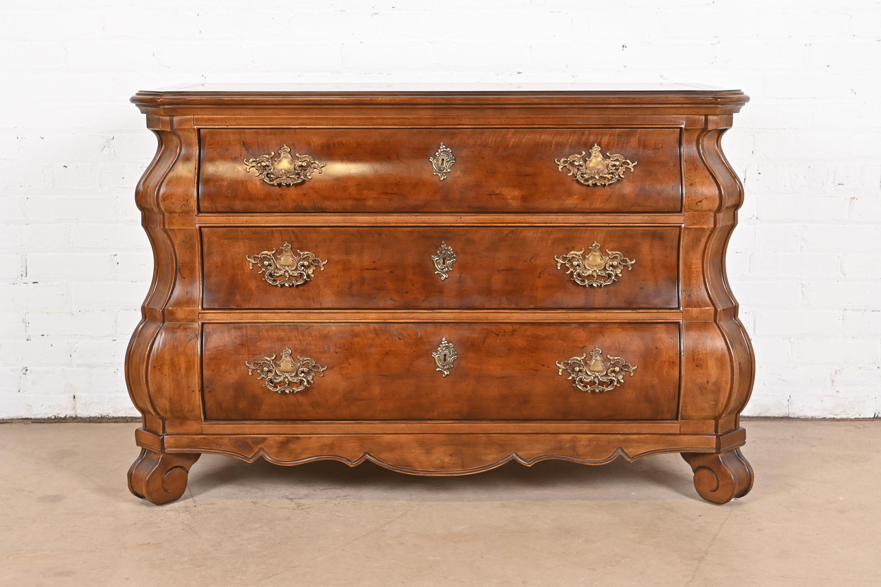 A gorgeous Italian Baroque Louis XV style bombay form dresser or chests of drawer

By Henredon

USA, Circa 1980s

Beautiful burled mahogany, with original brass hardware.

Measures: 48.5