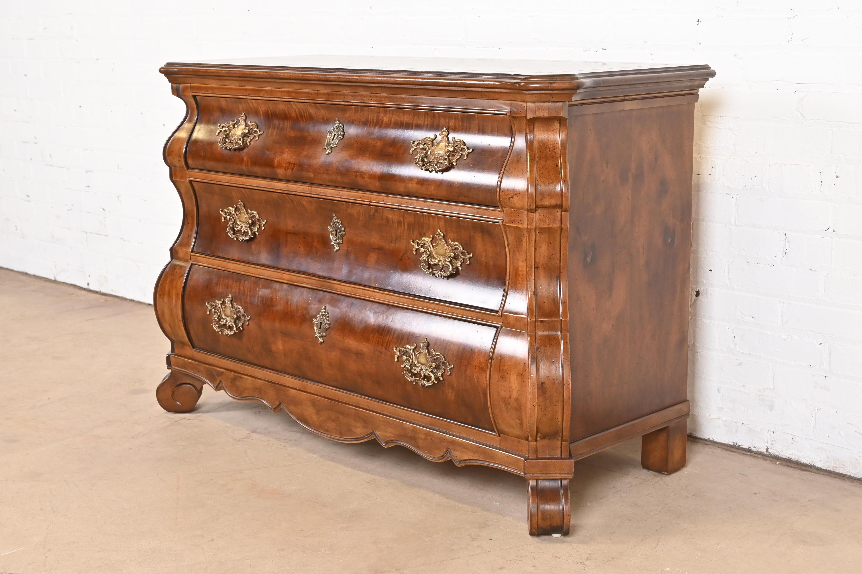 Henredon Italian Baroque Burled Mahogany Bombay Chest or Commode In Good Condition For Sale In South Bend, IN