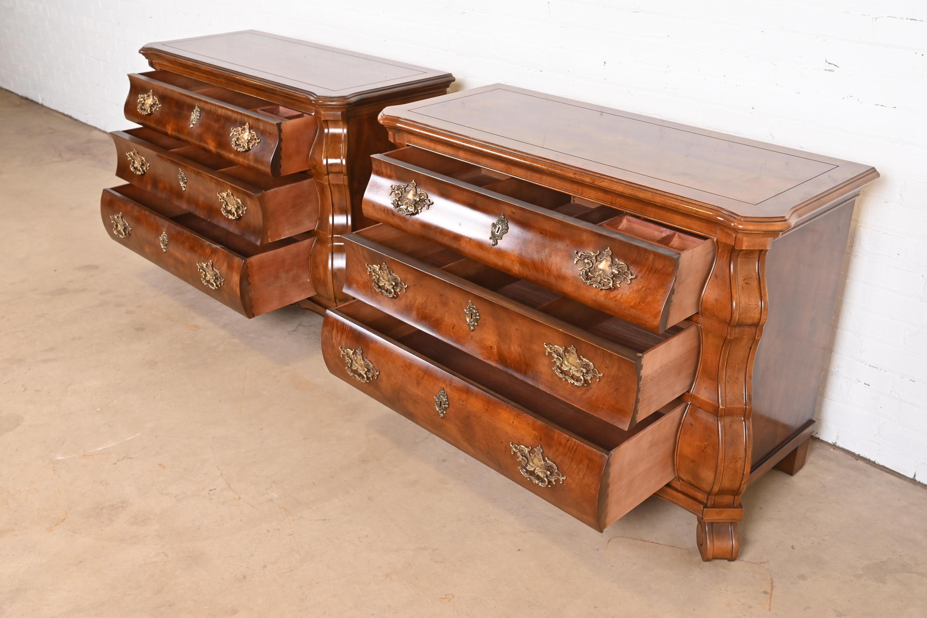 Henredon Italian Baroque Burled Mahogany Bombay Chests or Commodes, Pair For Sale 4