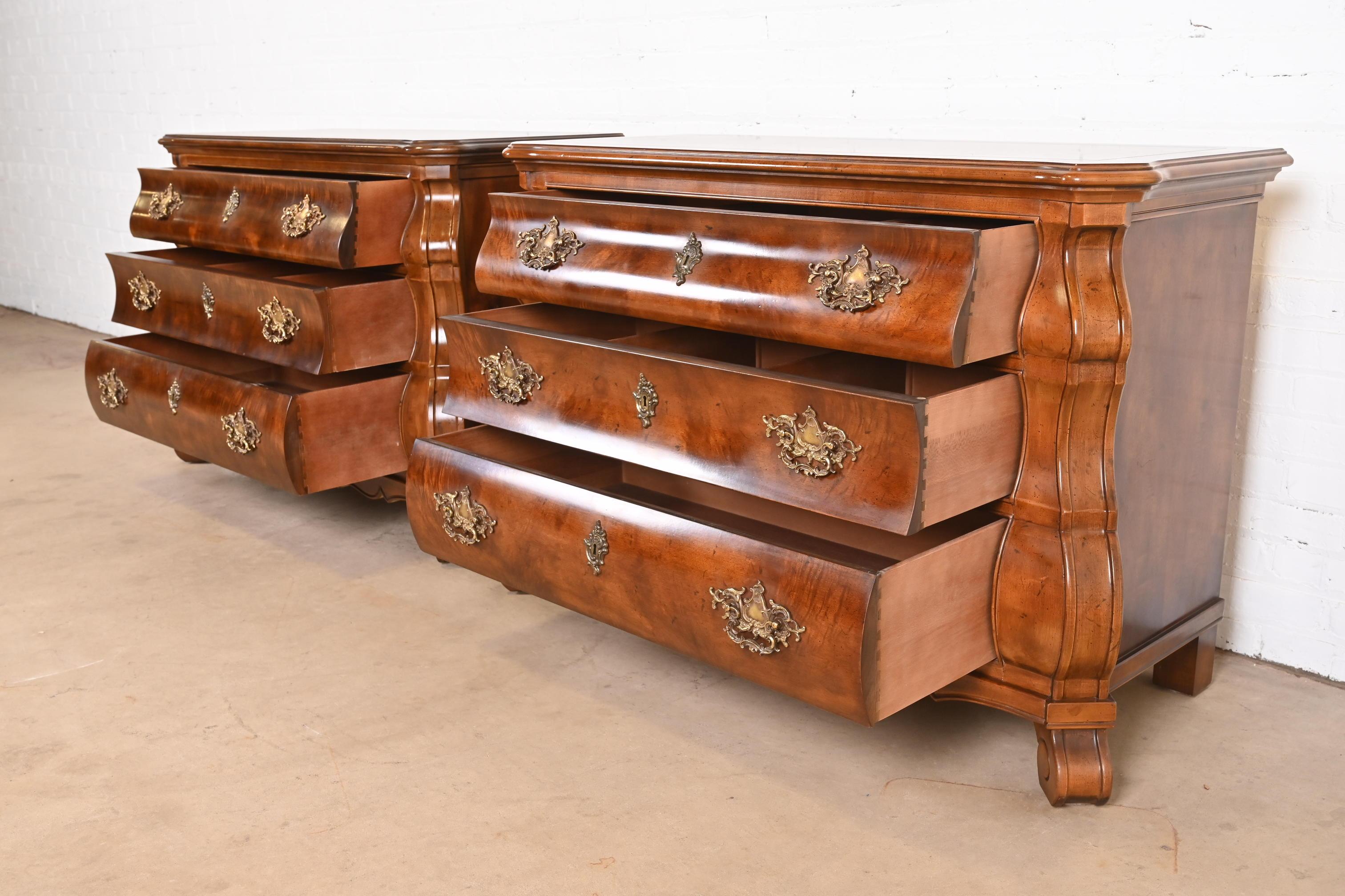 Henredon Italian Baroque Burled Mahogany Bombay Chests or Commodes, Pair For Sale 5