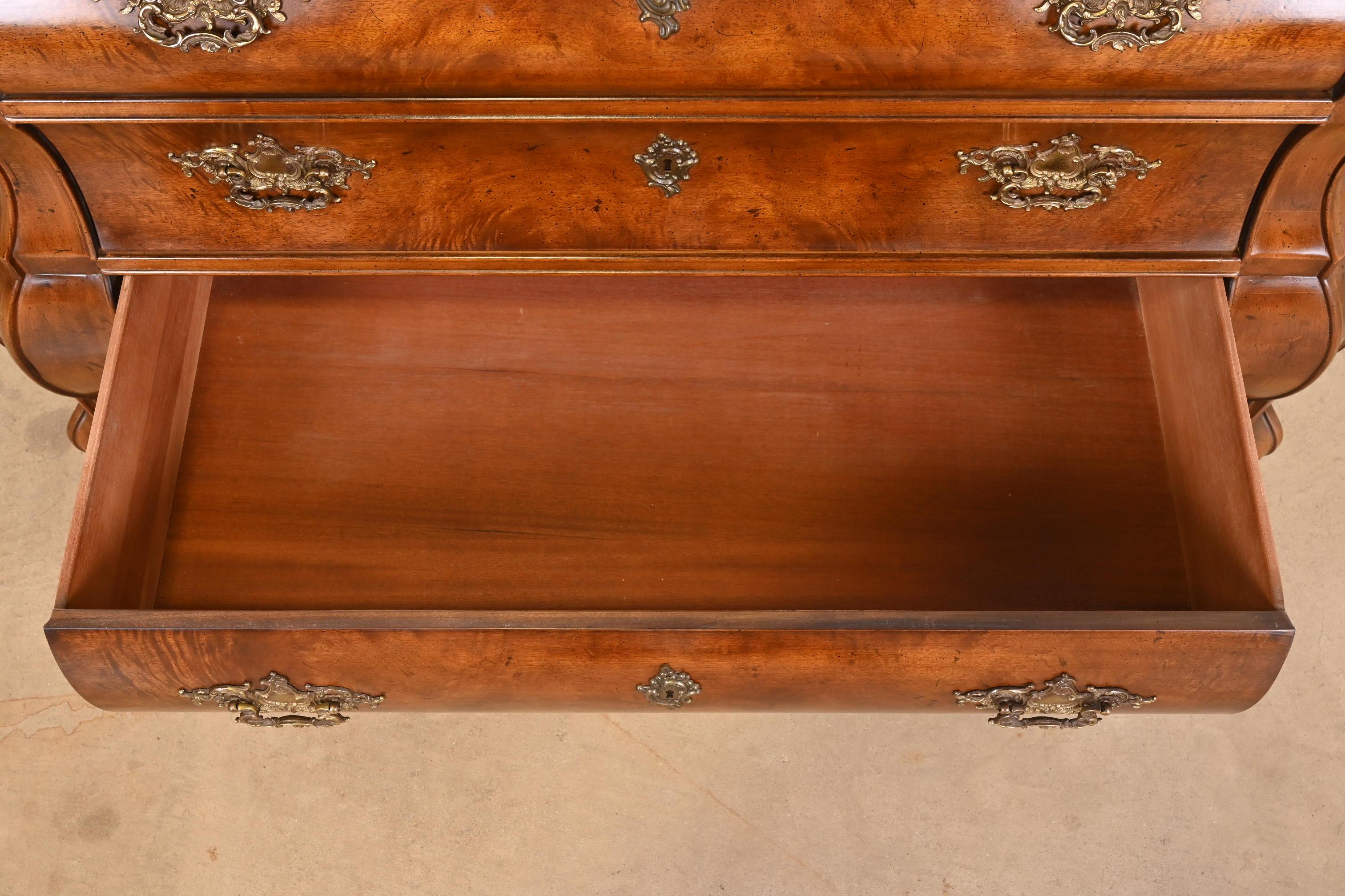 Henredon Italian Baroque Burled Mahogany Bombay Chests or Commodes, Pair For Sale 8