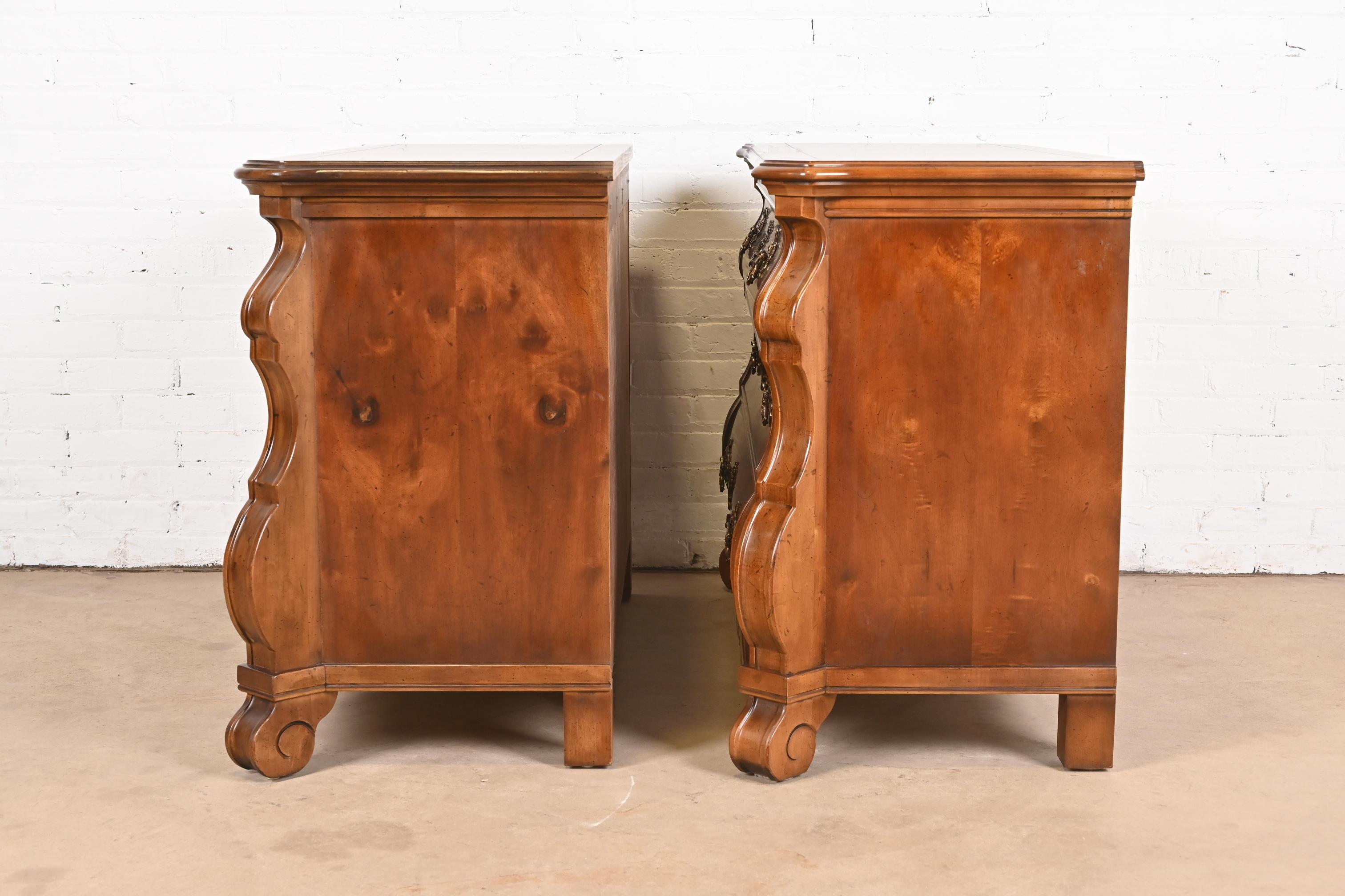 Henredon Italian Baroque Burled Mahogany Bombay Chests or Commodes, Pair For Sale 12
