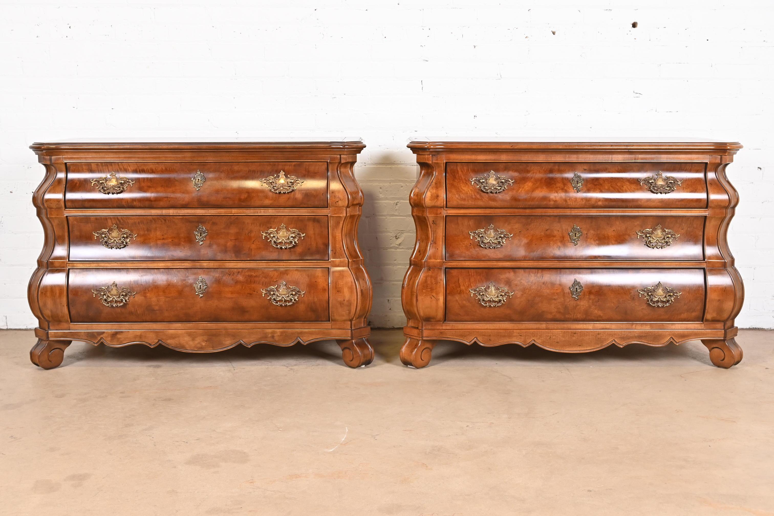 American Henredon Italian Baroque Burled Mahogany Bombay Chests or Commodes, Pair For Sale