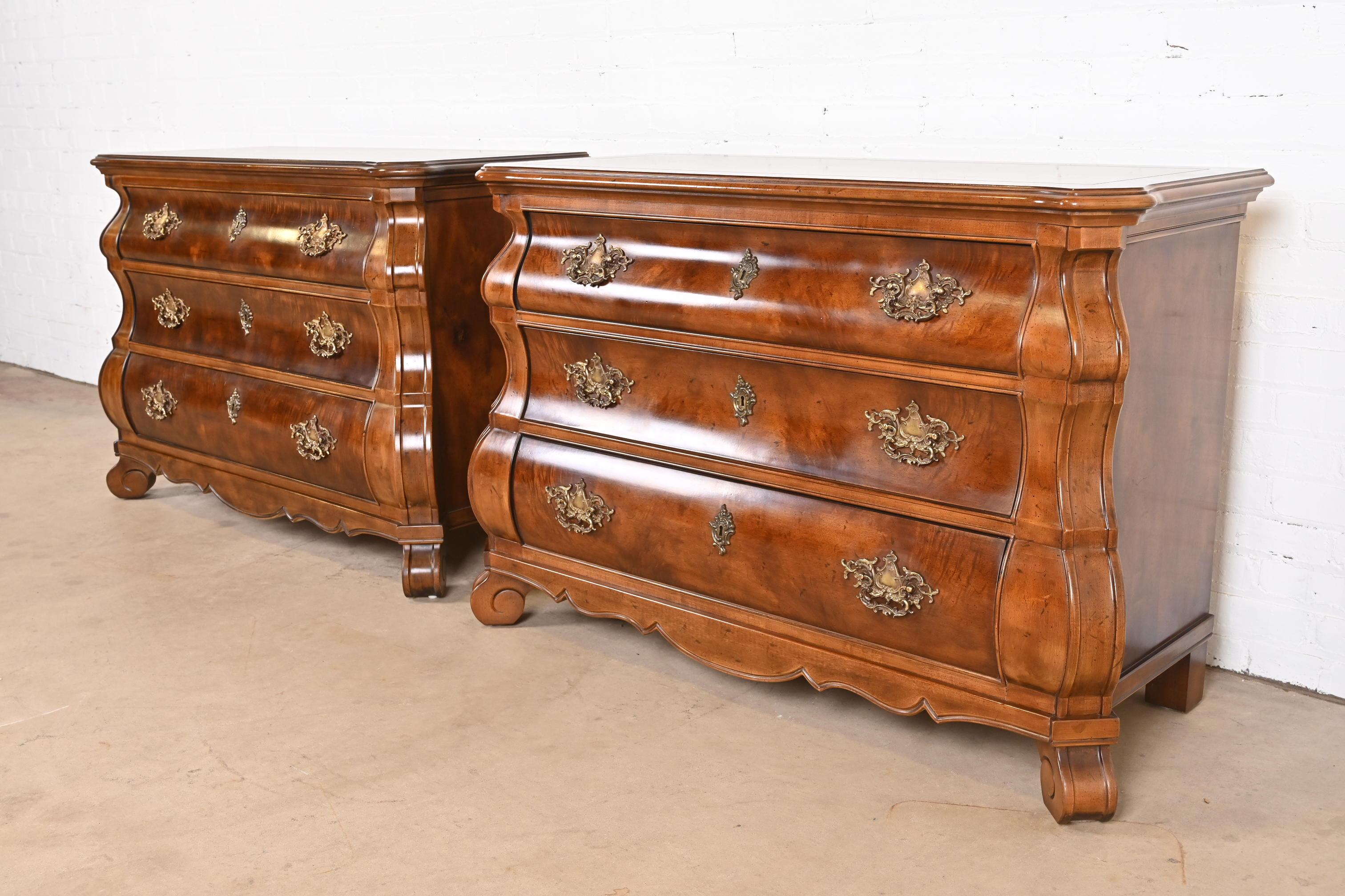 Henredon Italian Baroque Burled Mahogany Bombay Chests or Commodes, Pair In Good Condition For Sale In South Bend, IN