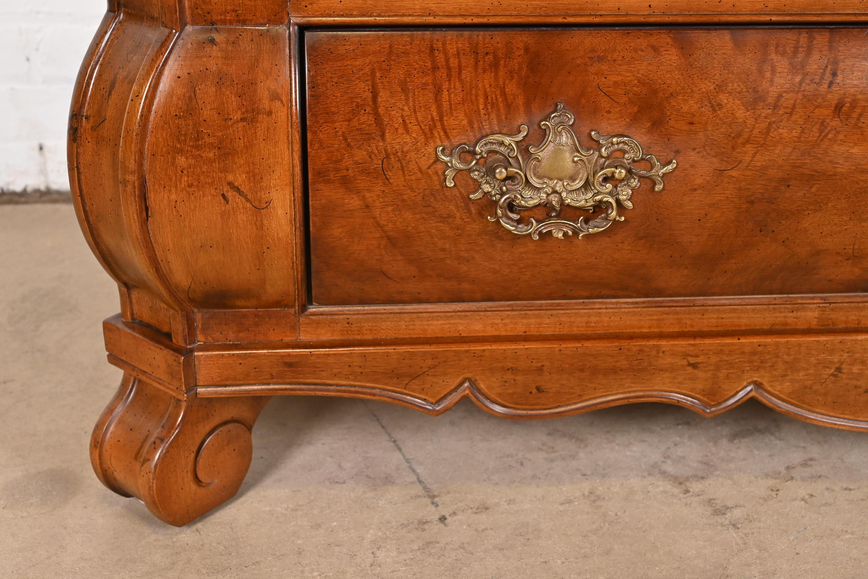Henredon Italian Baroque Burled Mahogany Bombay Chests or Commodes, Pair For Sale 2