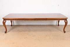 Tavolo da pranzo allungabile Henredon in stile barocco italiano intagliato in Oak e Wood Wood