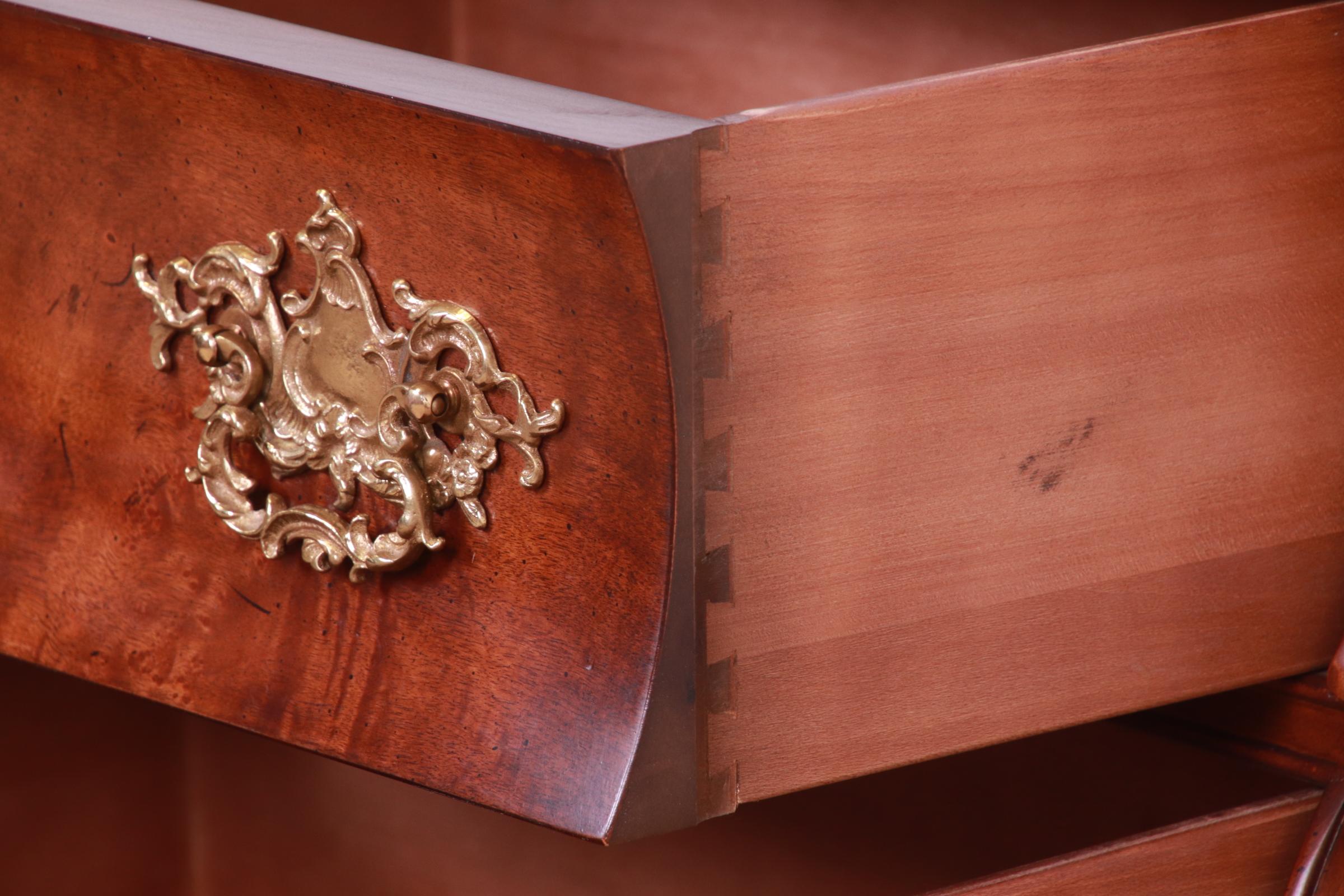 Henredon Italian Louis XV Burl Wood Bombay Form Bedside Chest For Sale 1