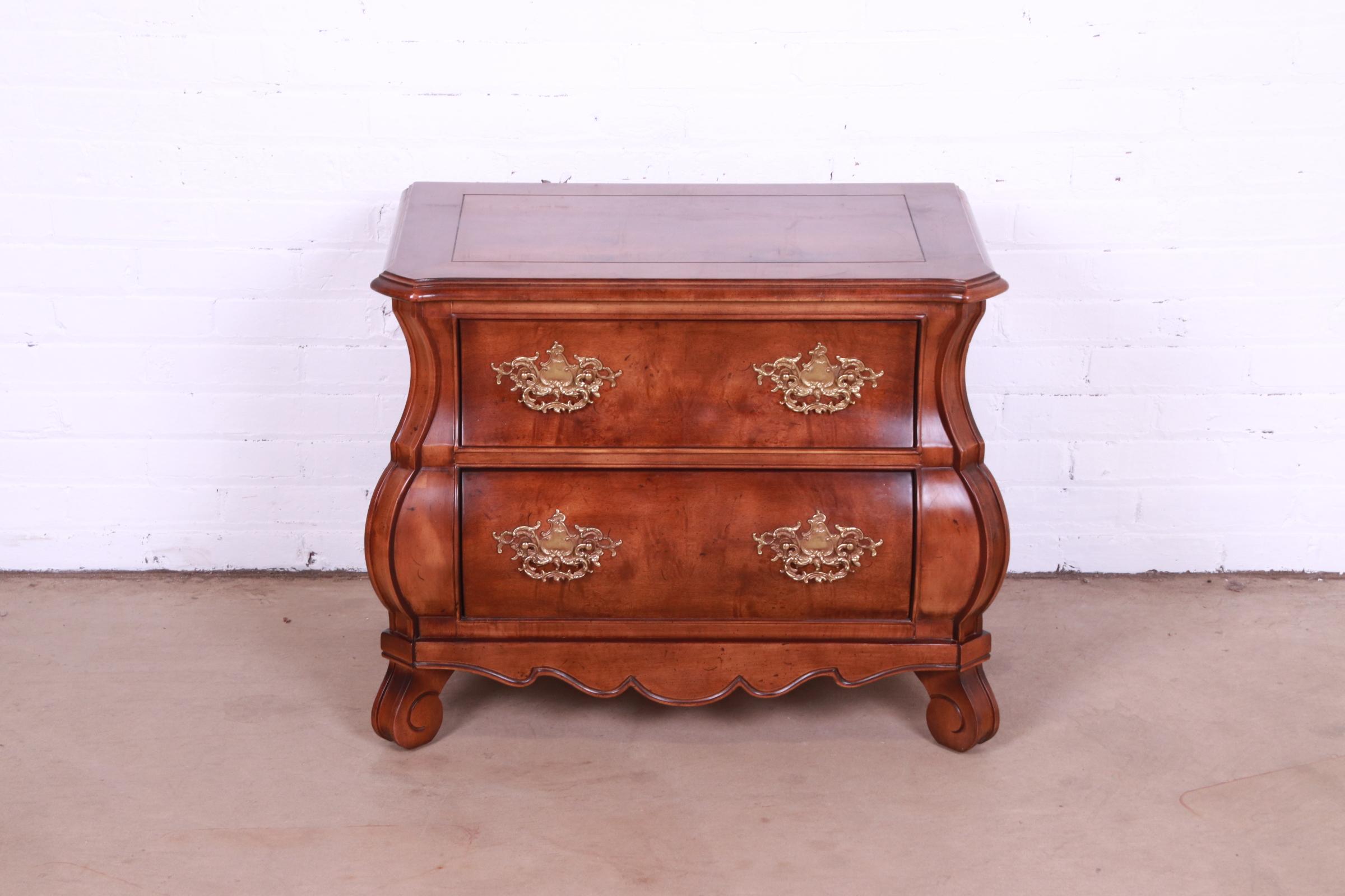 A gorgeous Italian or French Provincial Louis XV style bombay chest commode or nightstand

By Henredon

USA, Circa 1980s

Burl wood, with original brass hardware.

Measures: 30.25
