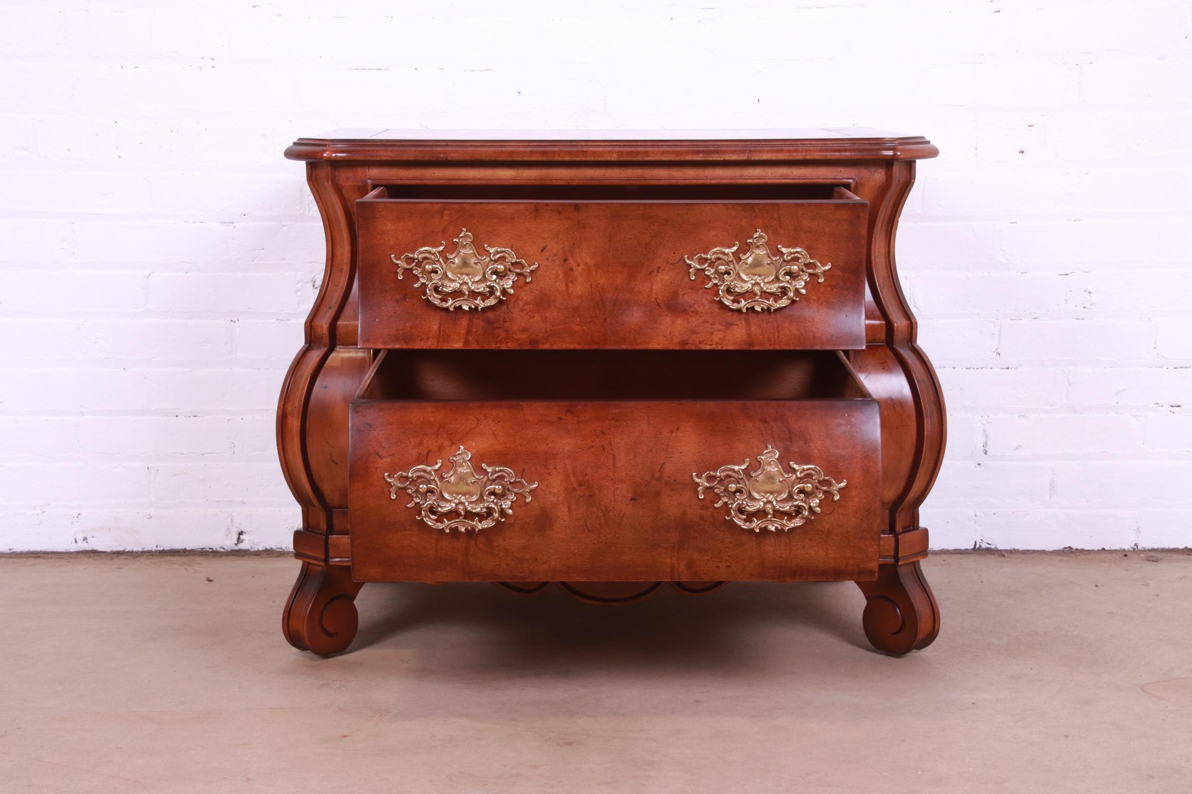Henredon Italian Louis XV Burl Wood Bombay Form Bedside Chest In Good Condition For Sale In South Bend, IN