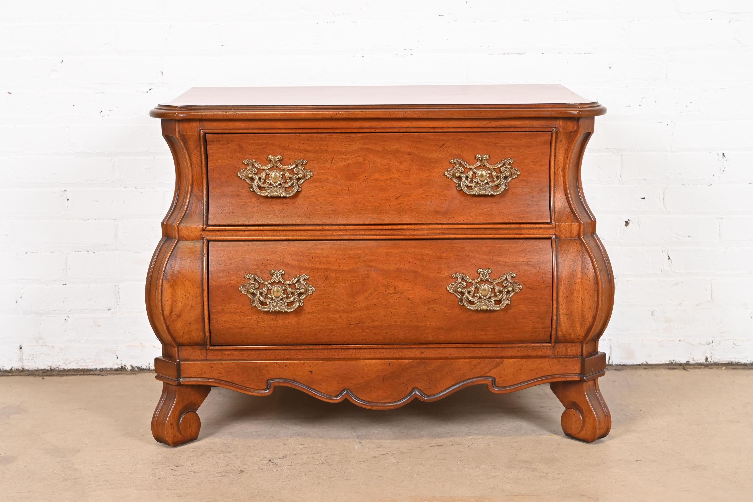 A gorgeous Italian or French Provincial Louis XV style bombay chest commode or nightstand.

By Henredon.

USA, circa 1980s.

Carved cherry wood, with original brass hardware.

Measures: 33.25
