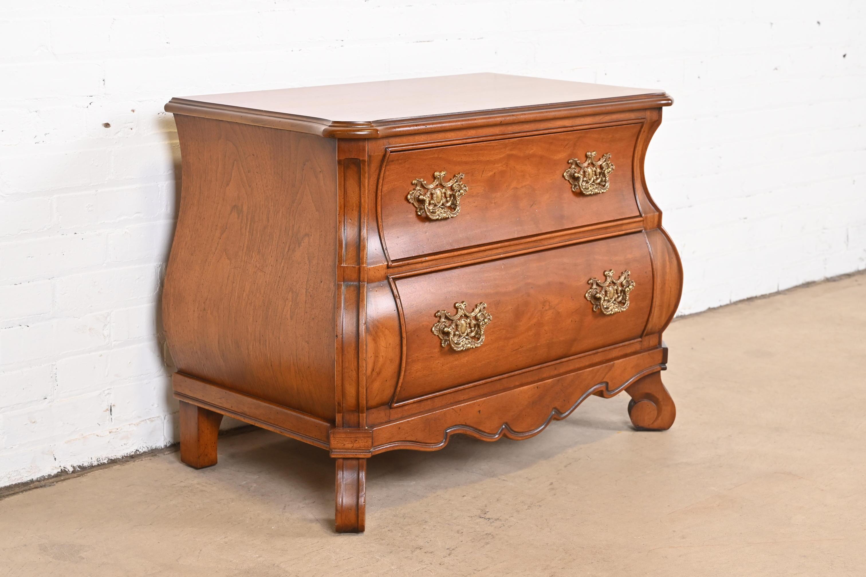 Henredon Italian Louis XV Cherry Wood Bombay Form Commode or Bedside Chest In Good Condition For Sale In South Bend, IN
