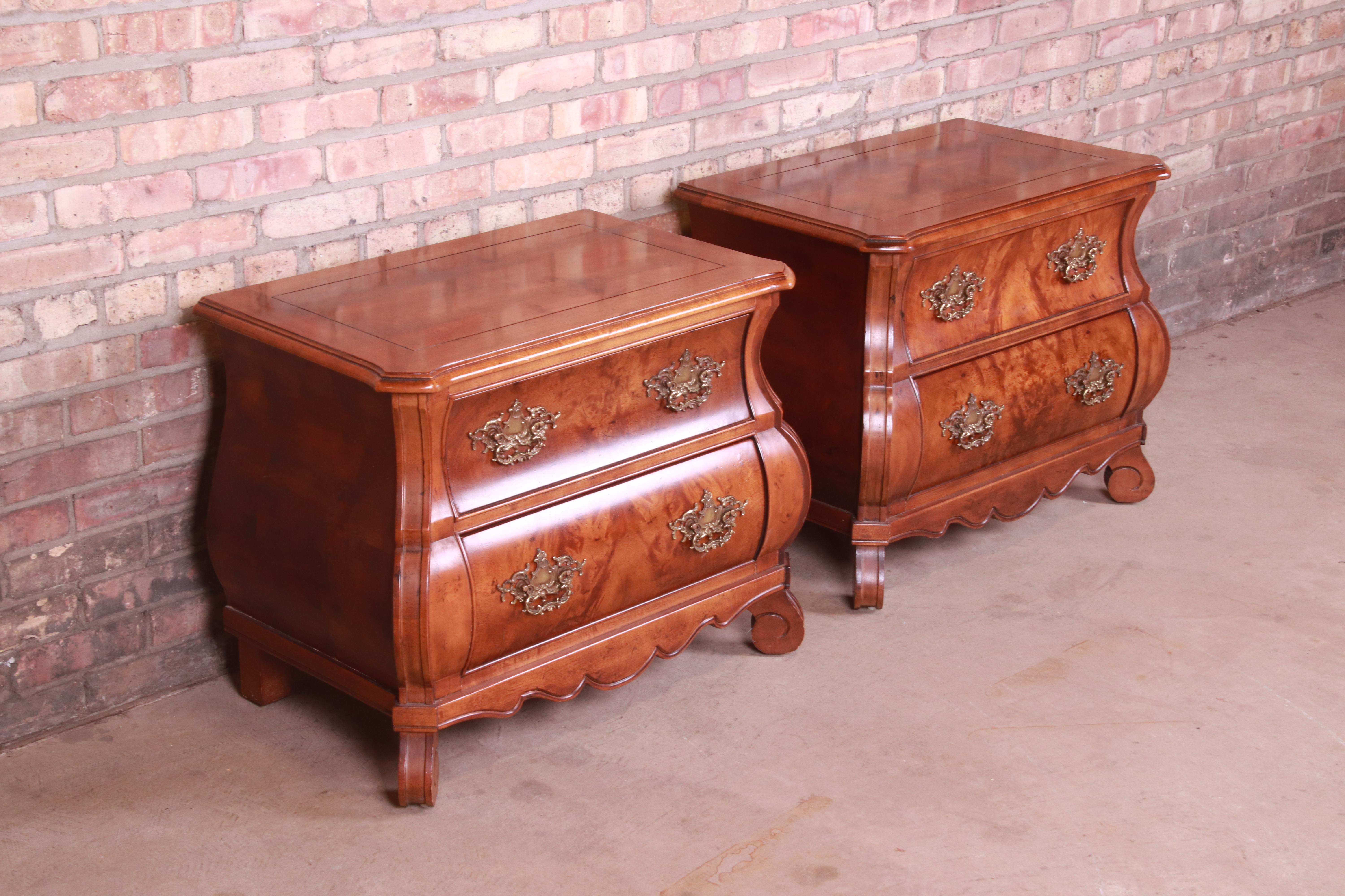 Henredon Italian Provincial Bombay Form Burled Walnut Nightstands, Pair In Good Condition In South Bend, IN