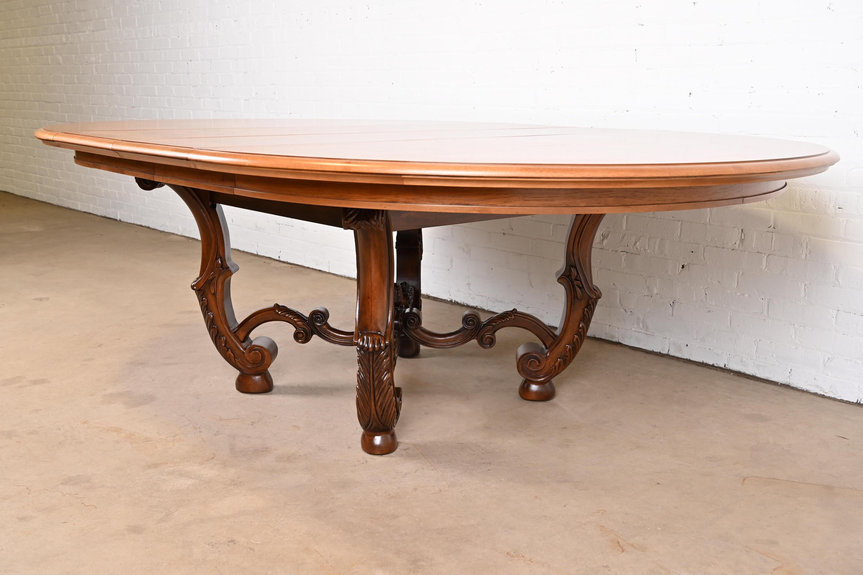 Henredon Italian Provincial Carved Walnut and Burl Wood Pedestal Dining Table In Good Condition For Sale In South Bend, IN