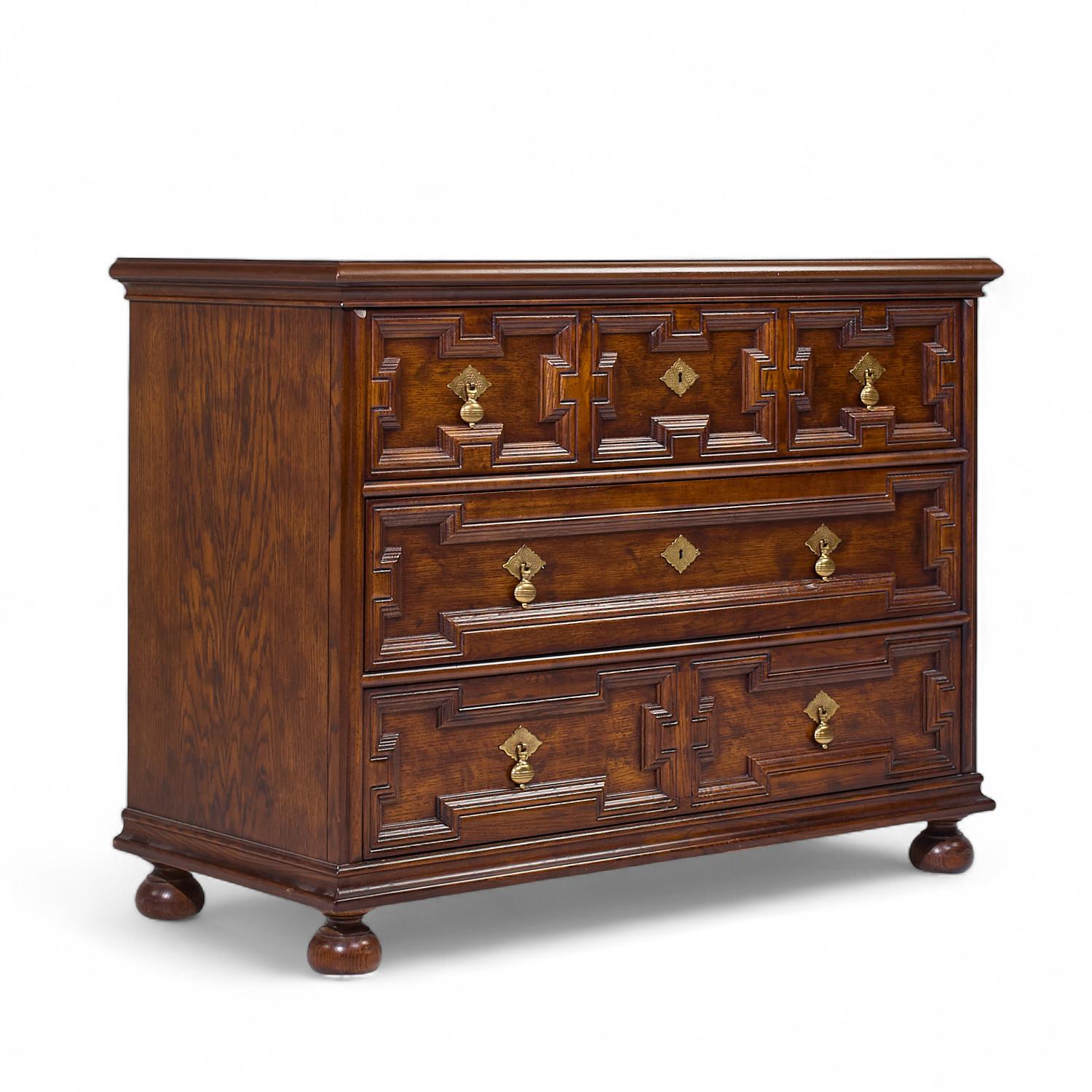 XX secolo Henredon Jacobean Style Oak and Brass Dresser Chest of Drawers - Pair in vendita