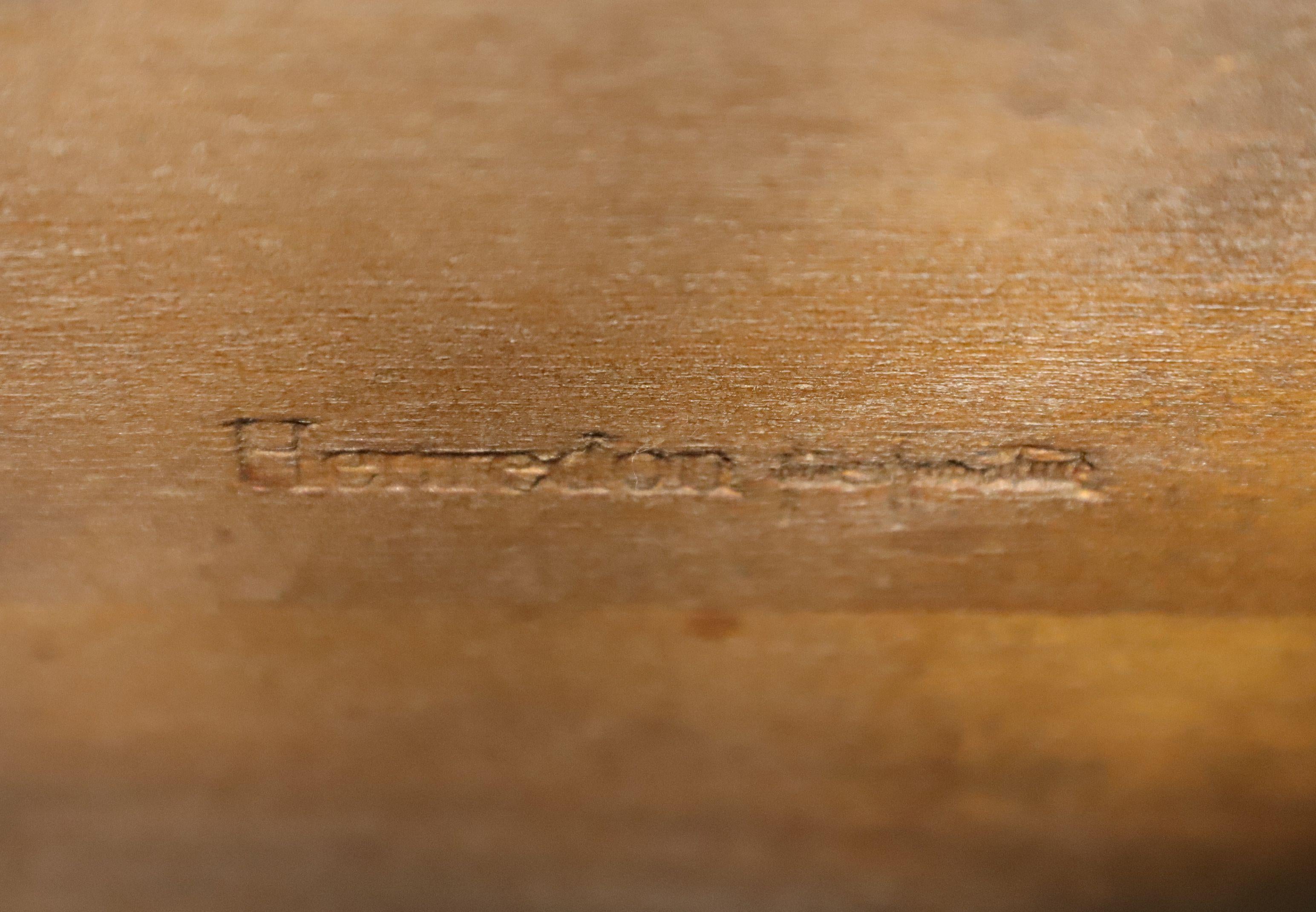 Henredon Akzenttisch aus Nussbaumholz mit Regalen aus dem späten 20. Jahrhundert im Angebot 1