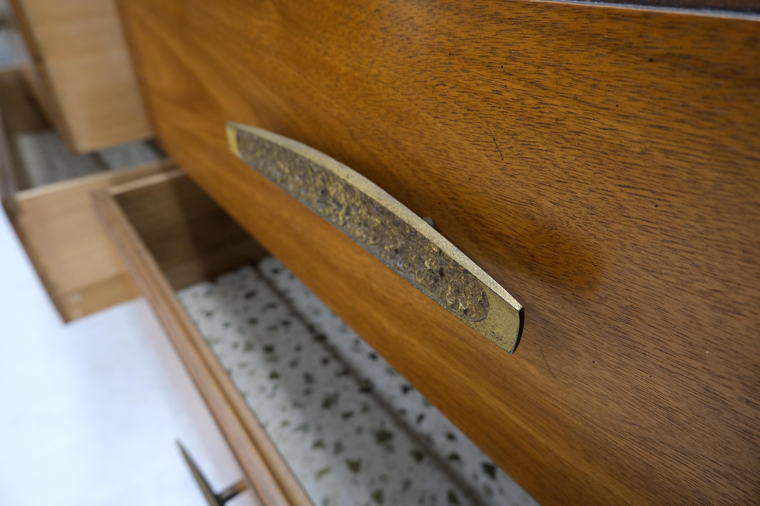 Henredon Light Walnut Mid-Century Modern 7 Drawers Long Dresser Hammered Brass 4