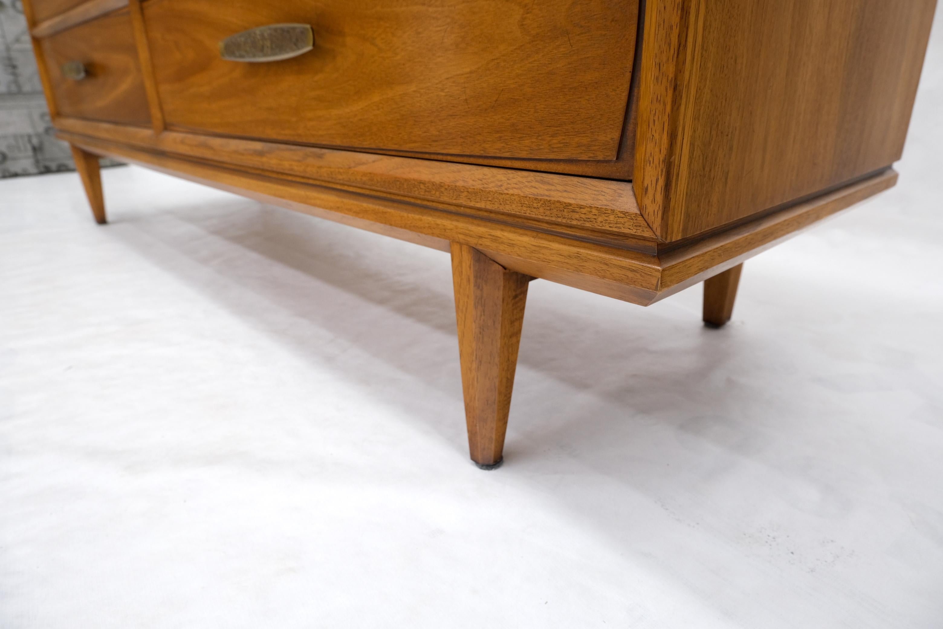 Henredon Light Walnut Mid-Century Modern 7 Drawers Long Dresser Hammered Brass 5