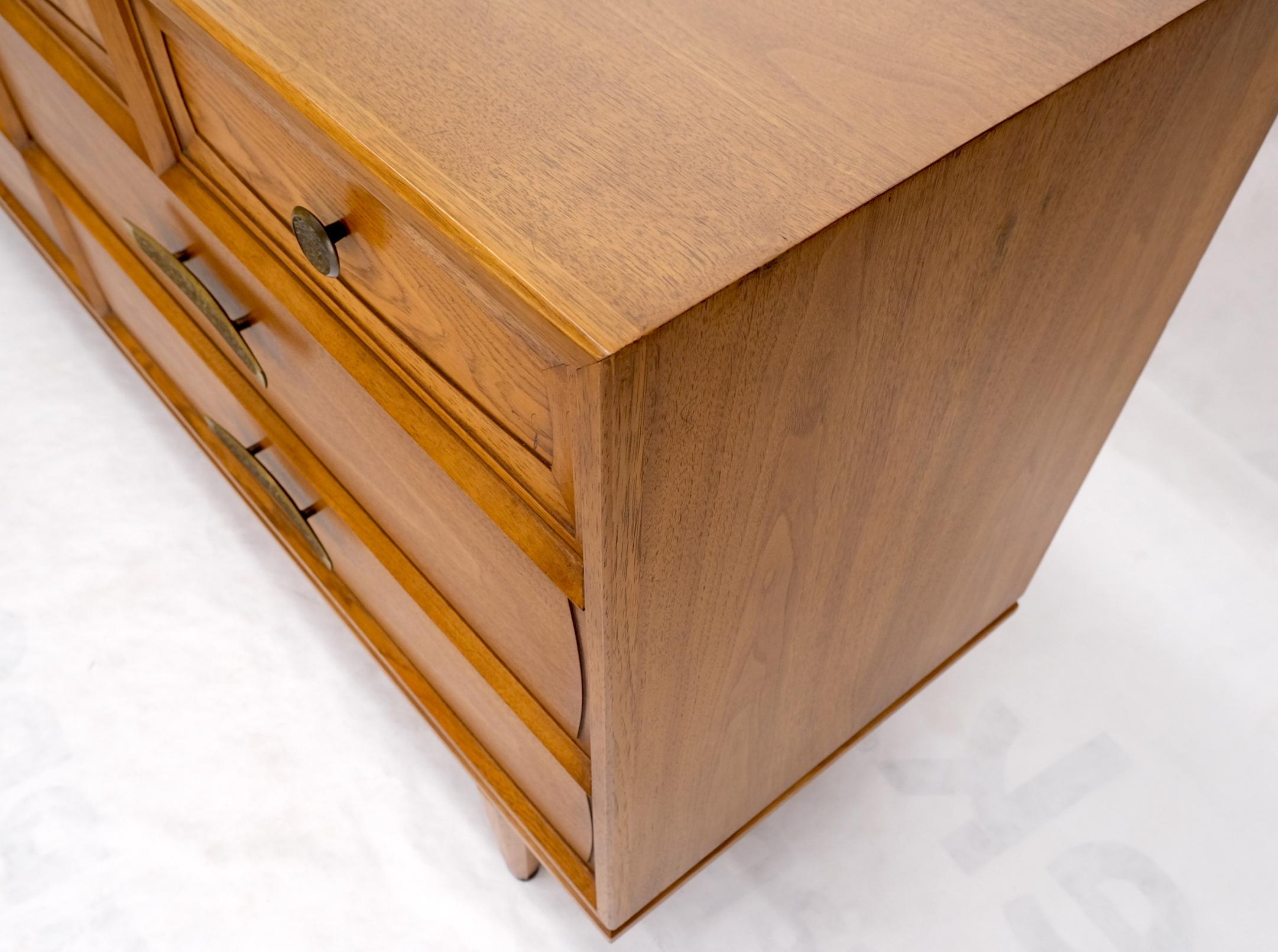 Henredon Light Walnut Mid-Century Modern 7 Drawers Long Dresser Hammered Brass 6