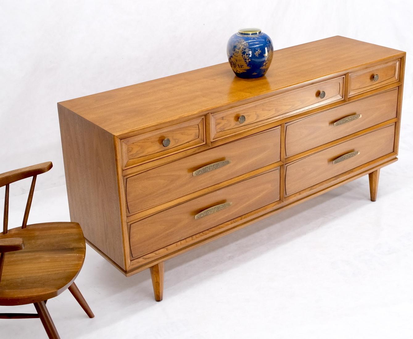 Henredon Light Walnut Mid-Century Modern 7 Drawers Long Dresser Hammered Brass 9