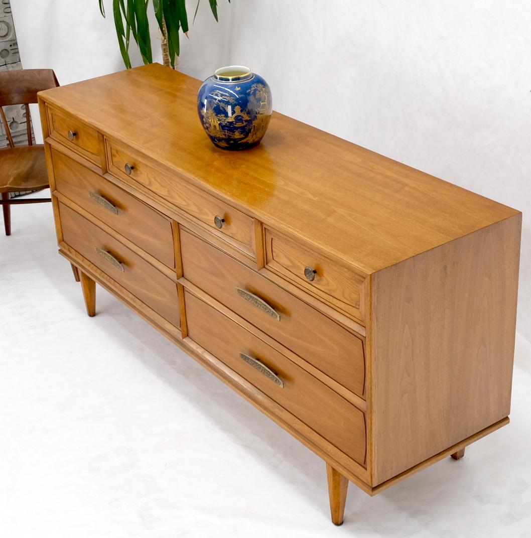 Henredon Light Walnut Mid-Century Modern 7 Drawers Long Dresser Hammered Brass 10