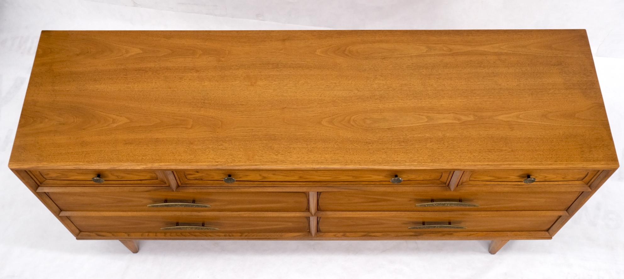 American Henredon Light Walnut Mid-Century Modern 7 Drawers Long Dresser Hammered Brass