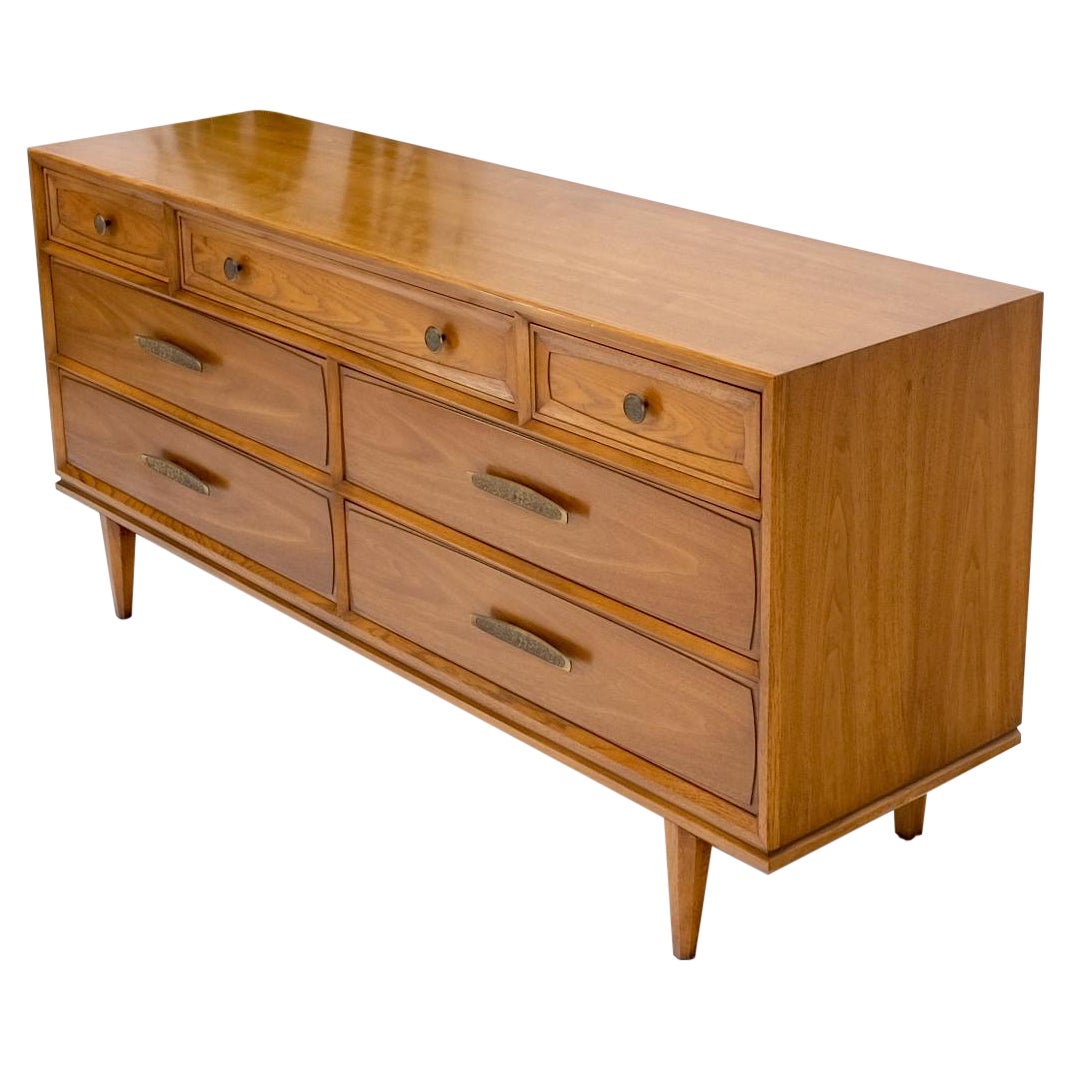 Henredon Light Walnut Mid-Century Modern 7 Drawers Long Dresser Hammered Brass