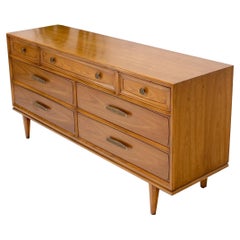 Henredon Light Walnut Mid-Century Modern 7 Drawers Long Dresser Hammered Brass