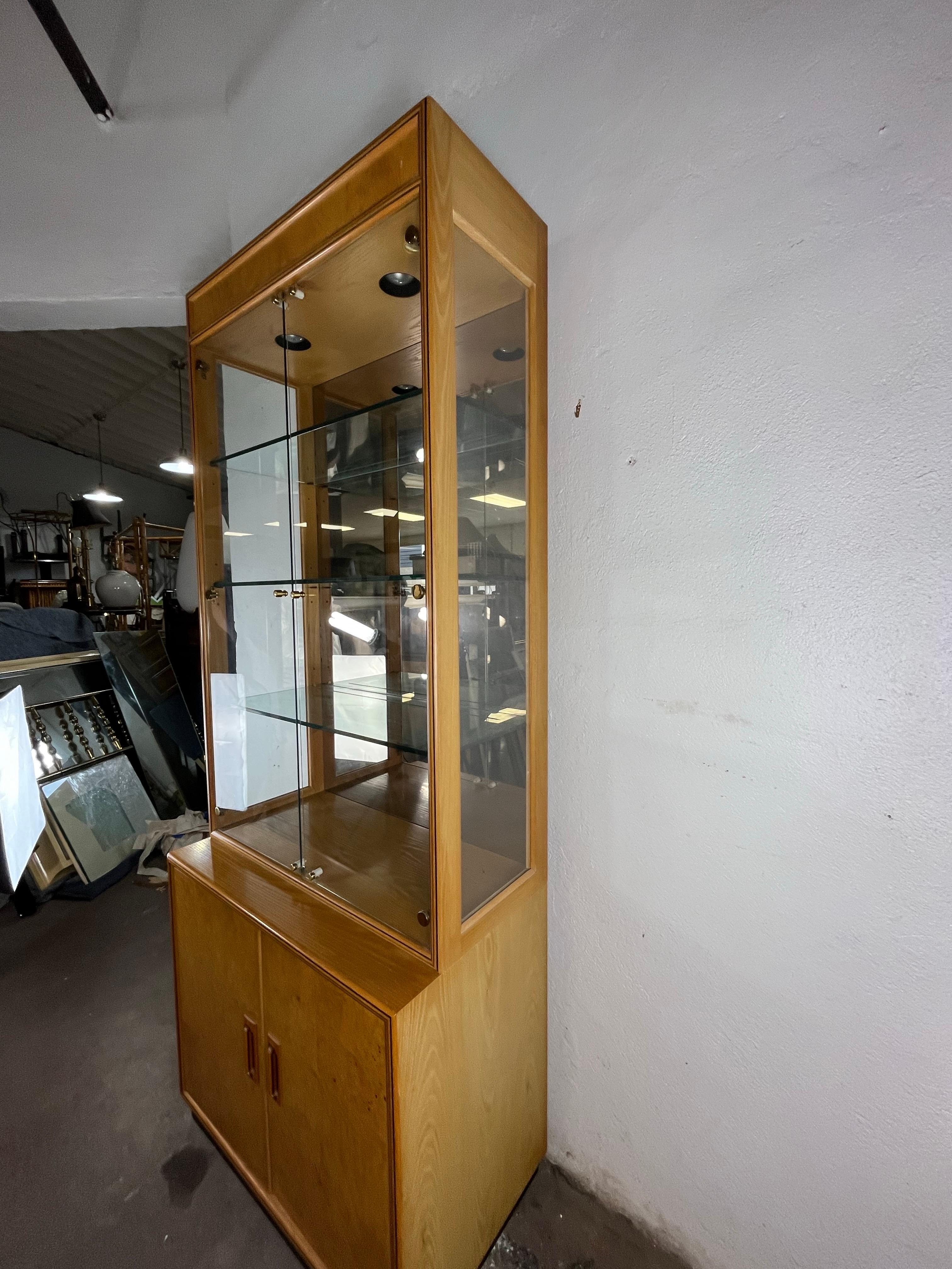 Mid-Century Modern Henredon Lit Burlwood China Cabinet For Sale