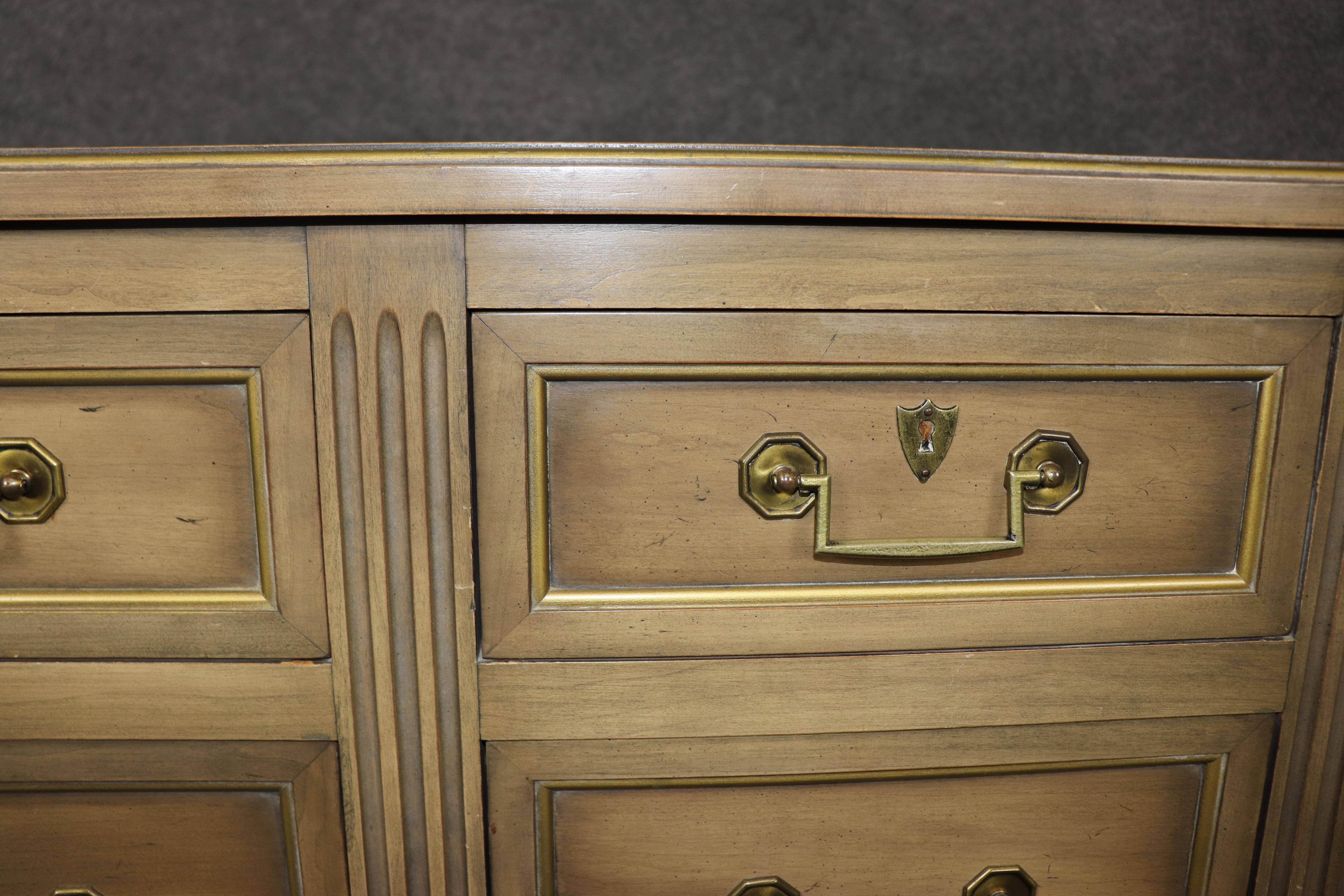 Henredon Louis XVI Style Brass Mounted Nine Drawer Dresser en venta 4