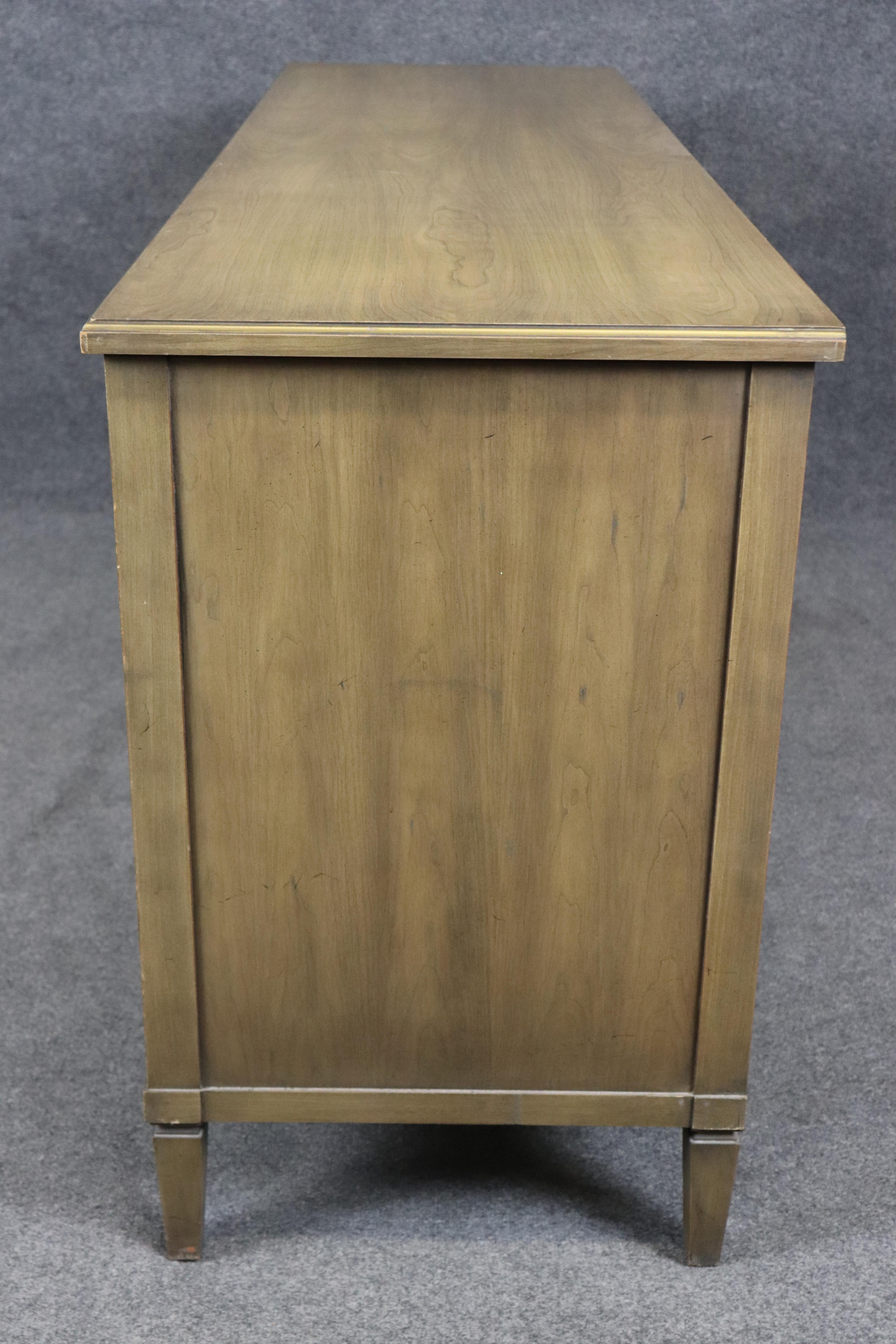 Henredon Louis XVI Style Brass Mounted Nine Drawer Dresser Luis XVI en venta