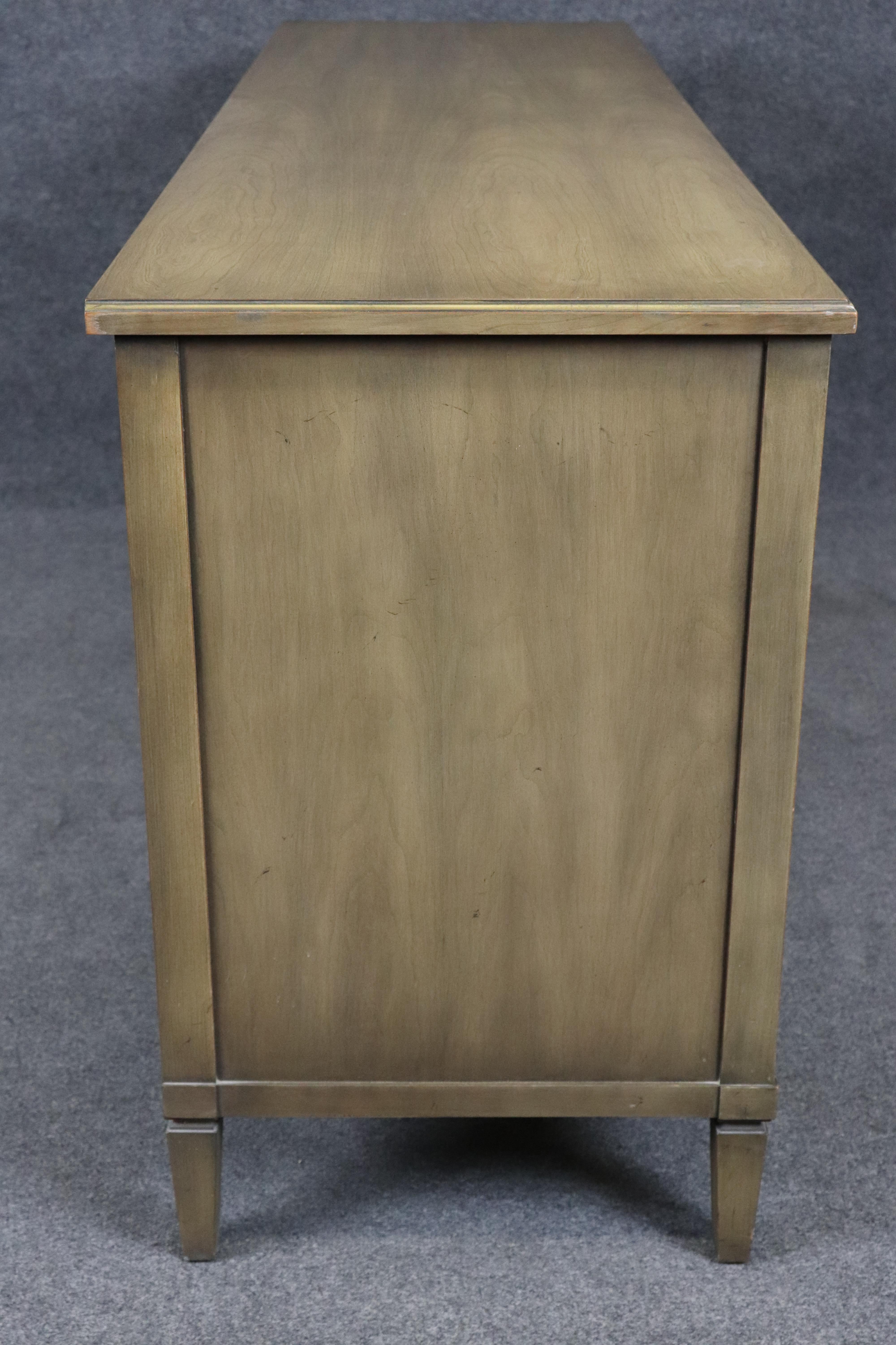 Henredon Louis XVI Style Brass Mounted Nine Drawer Dresser Desconocido en venta