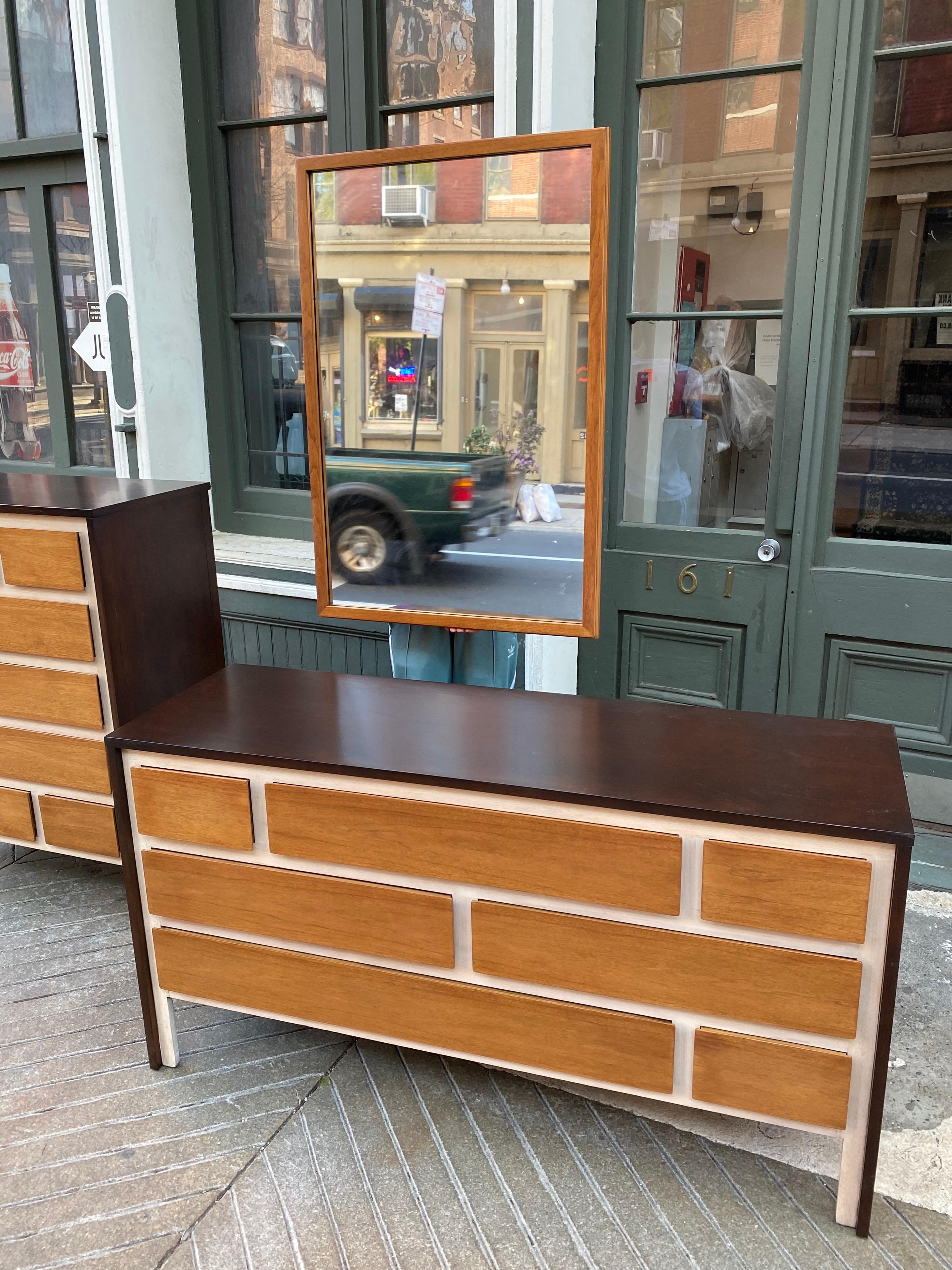 Henredon Low Dresser in the Style of Gio Ponti In Good Condition In Philadelphia, PA