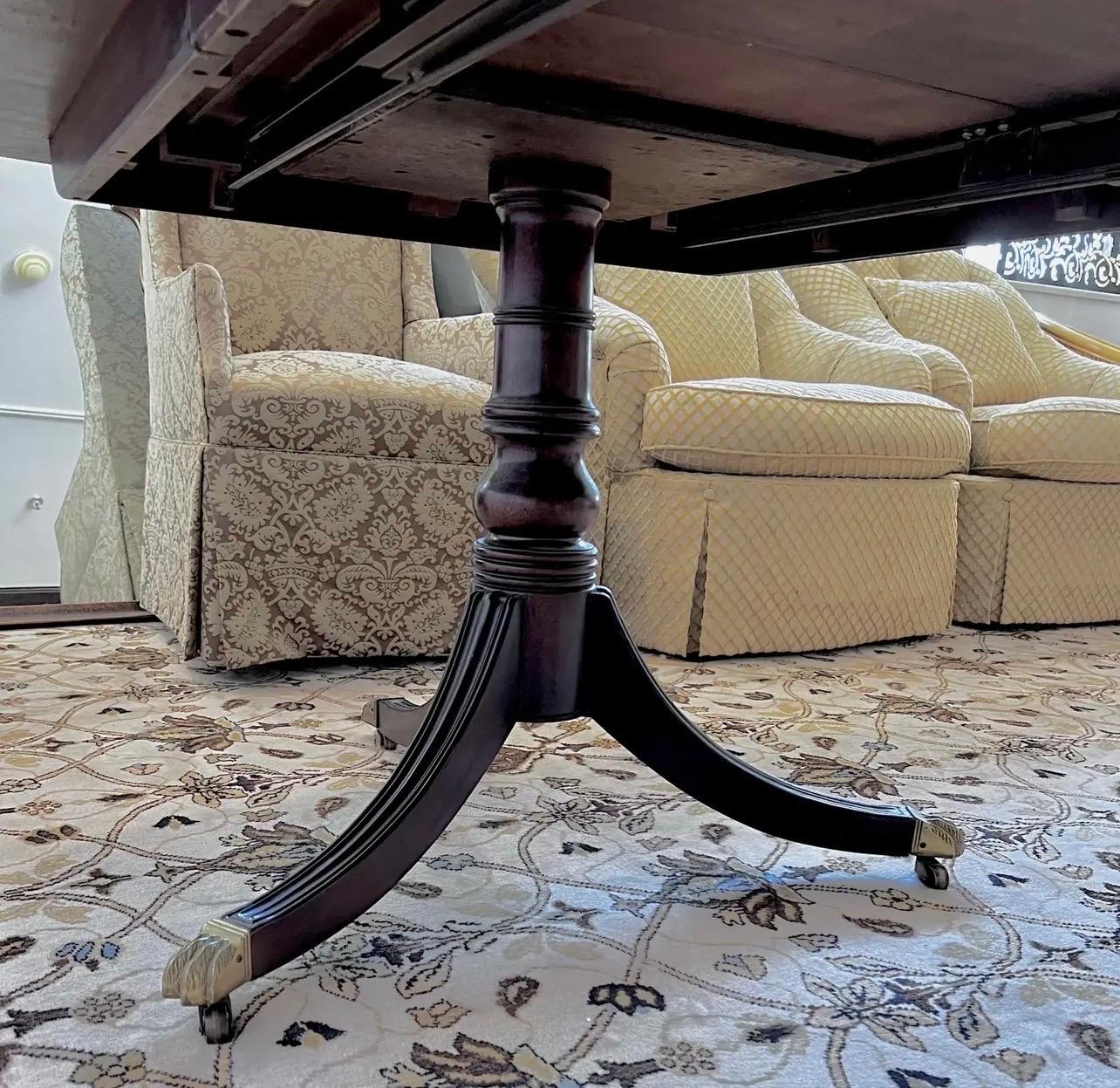 Henredon Mahogany Banded Inlay Double Pedestal Expandable Dining Room Table 3