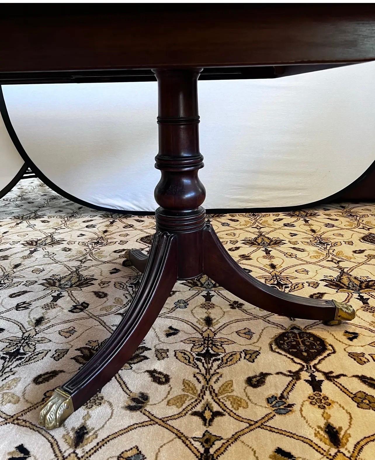 20th Century Henredon Mahogany Banded Inlay Double Pedestal Expandable Dining Room Table