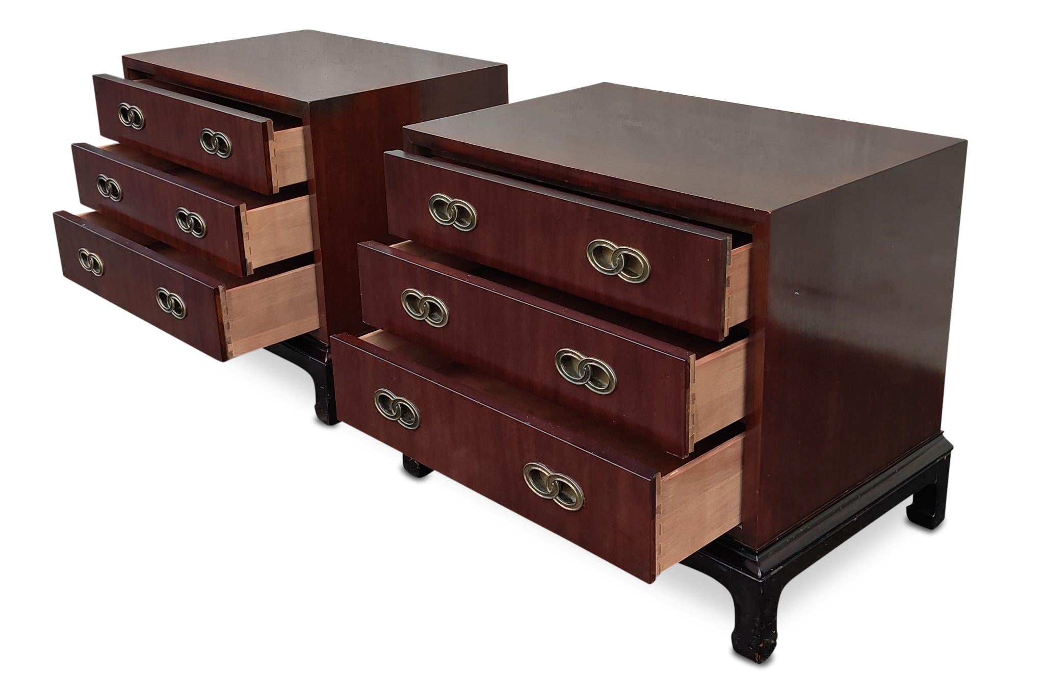 Late 20th Century Henredon Mahogany & Brass 3-Drawer Nightstands or End Tables Mid-Century Modern For Sale