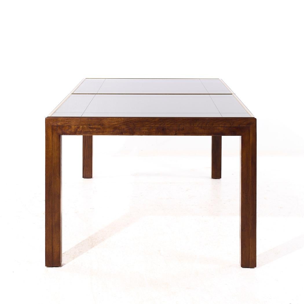 Henredon MCM Walnut and Mirrored Top Expanding Dining Table with 2 Leaves In Good Condition For Sale In Countryside, IL