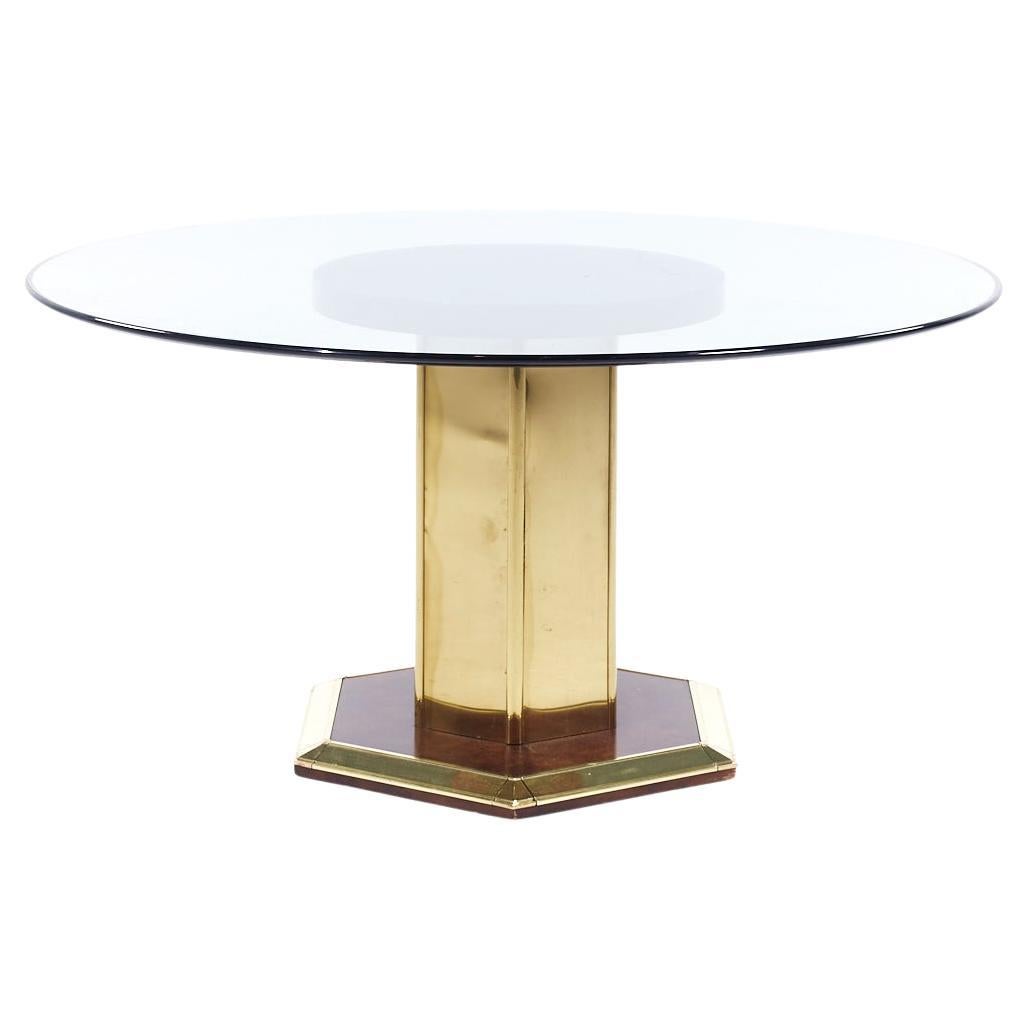 Henredon Mid Century Brass and Glass Pedestal Table de salle à manger en laiton et verre