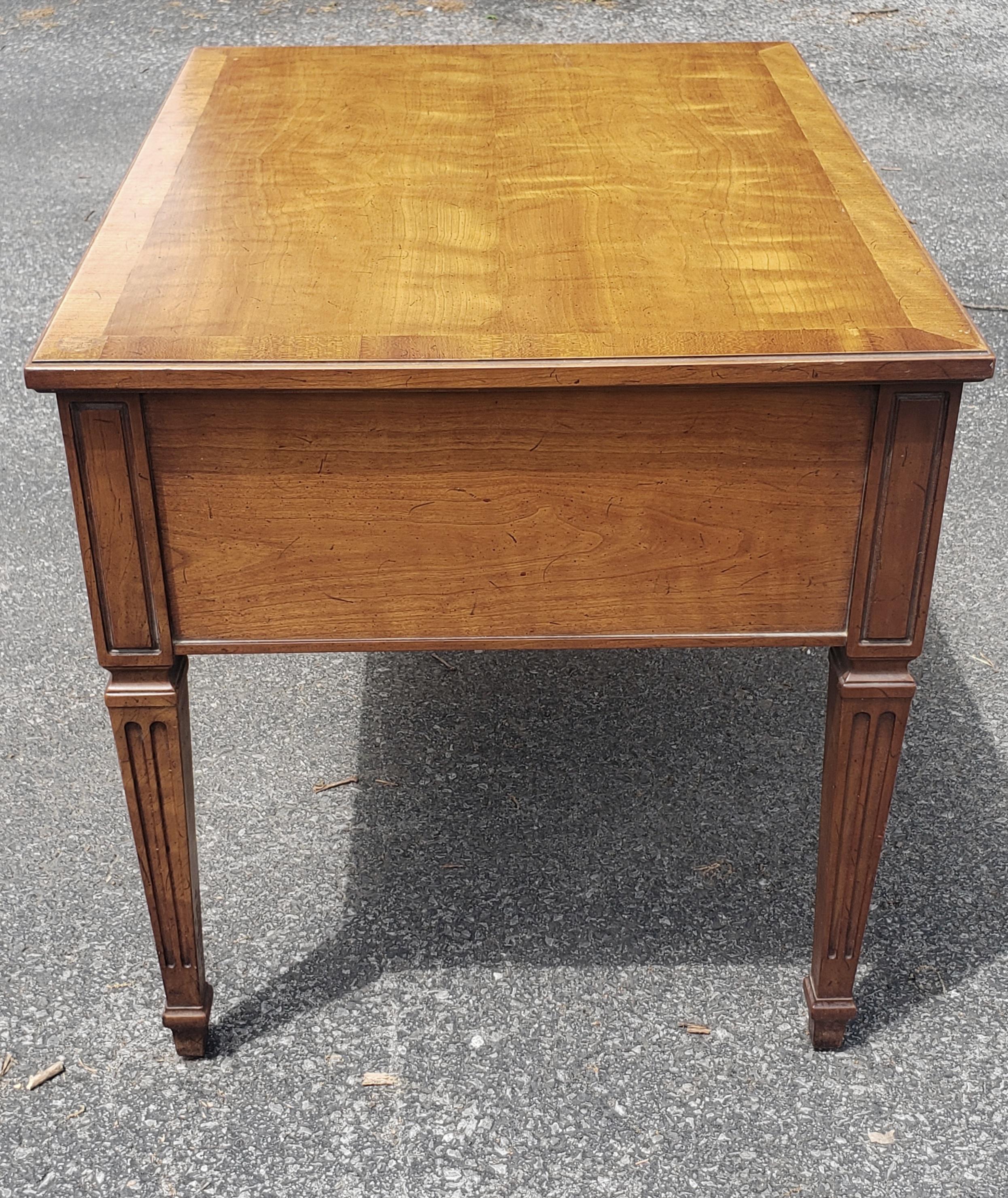 Henredon Midcentury Cross-Banded Walnut Single Drawer Side Table In Good Condition For Sale In Germantown, MD