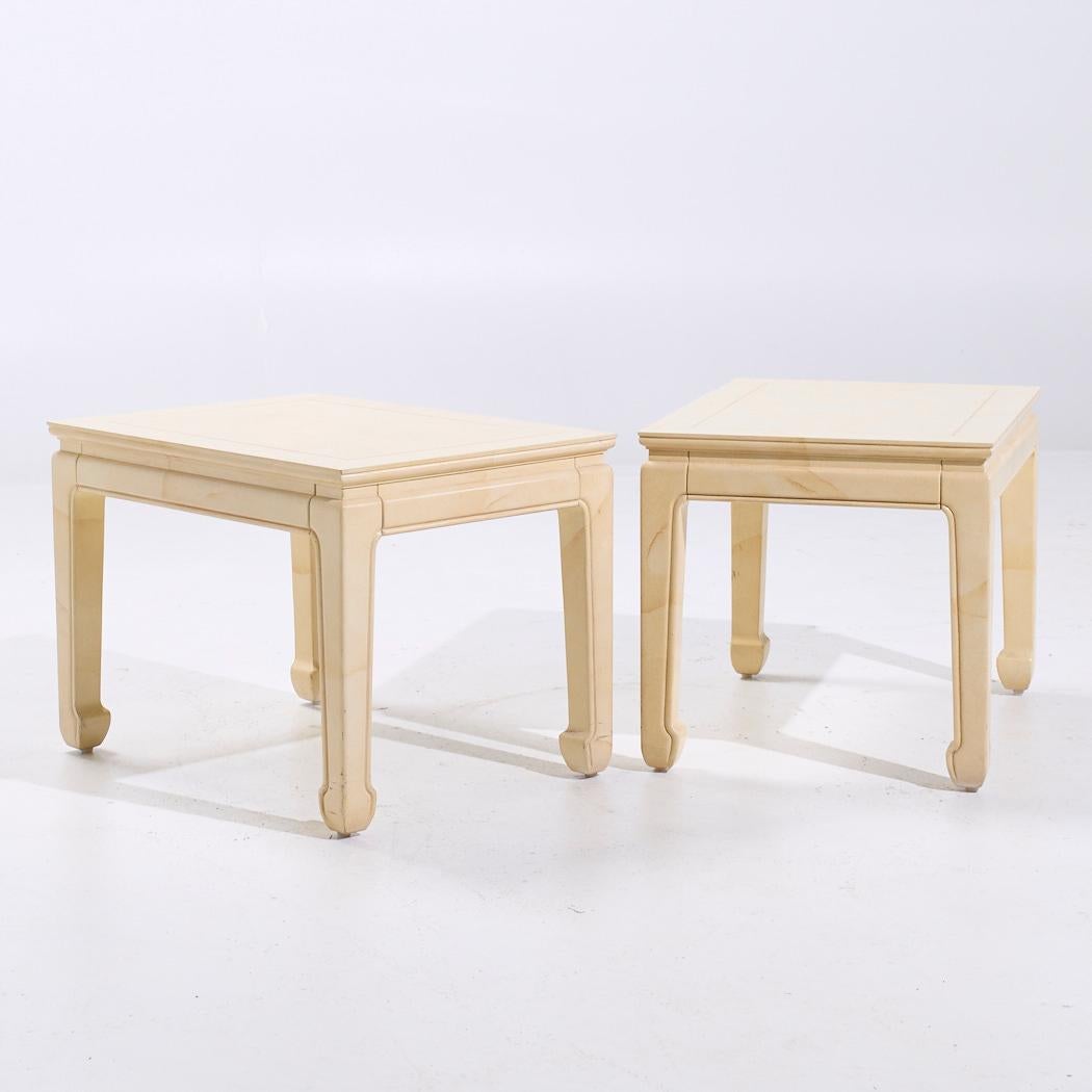 Mesas auxiliares de piel de cabra Henredon Mid Century - Pareja

Cada mesa auxiliar mide 16,25 de ancho x 22 de fondo x 16 pulgadas de alto

Hacemos nuestras fotos en un estudio con iluminación controlada para mostrar el máximo detalle posible. No
