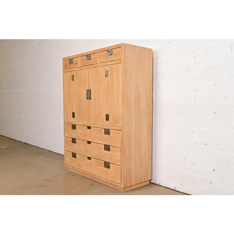 Comò armadietto Henredon Mid-Century Hollywood Regency, CIRCA ANNI '70 In condizioni buone in vendita a South Bend, IN